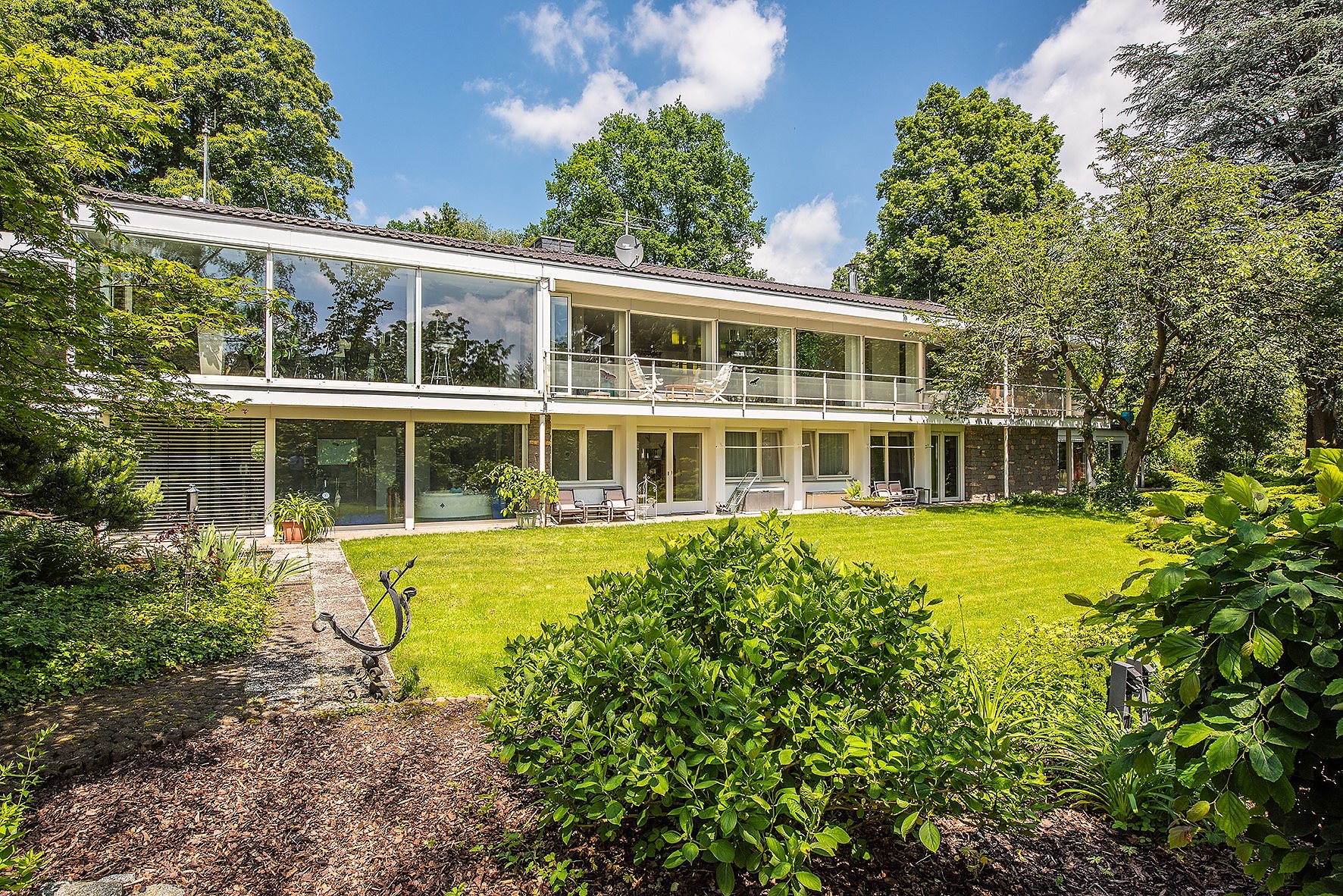 Bensheim Außergewöhnlich großzügige Villa im Parkgrundstück - Exposé 1610 - Oliver Reifferscheid - Immobilienmakler Darmstadt