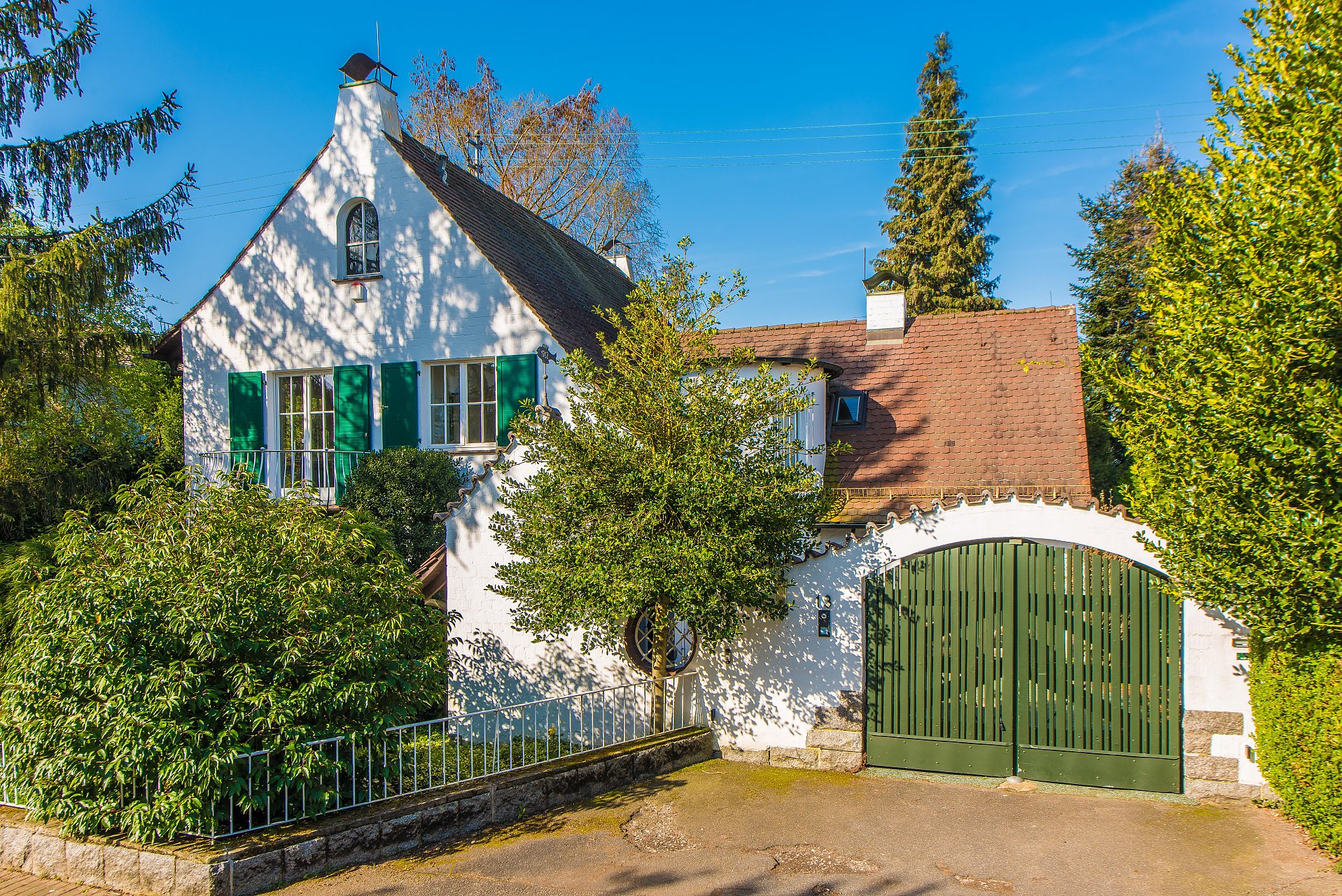 Hirschberg Schnuckeliges Villa chen in sehr guter Hanglage, umfangreich Saniert - Oliver Reifferscheid - Immobilienmakler Darmstadt