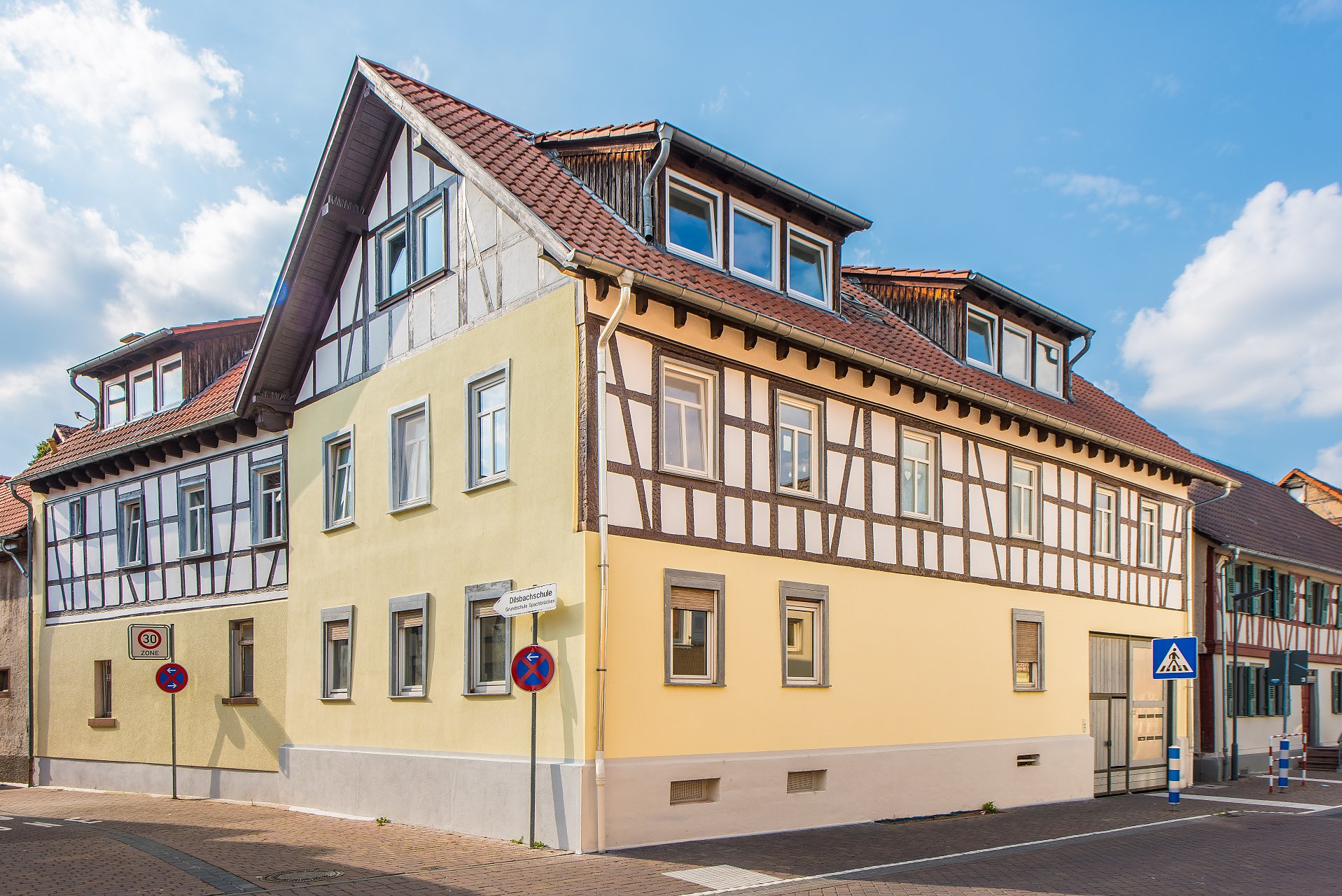 Spachbrücken 4 Zimmerwohnung im historischem Vierseithof - neues Gewand im alten Kleid - Oliver Reifferscheid - Immobilienmakler Darmstadt