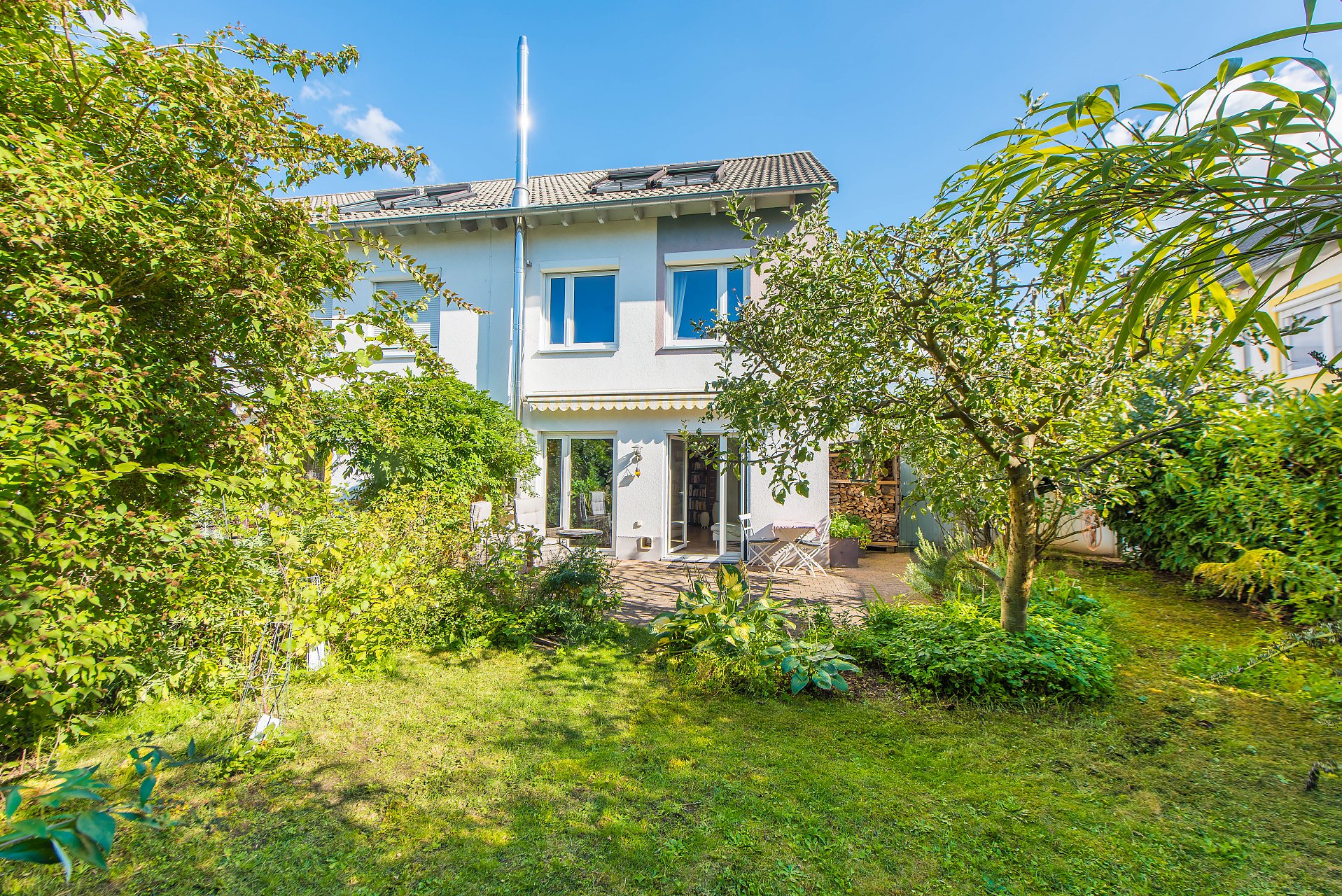 Erzhausen Reihenendhaus als echtes Raumwunder mit großen Kinderzimmern, Kamin und großem Garten - Oliver Reifferscheid - Immobilienmakler Darmstadt