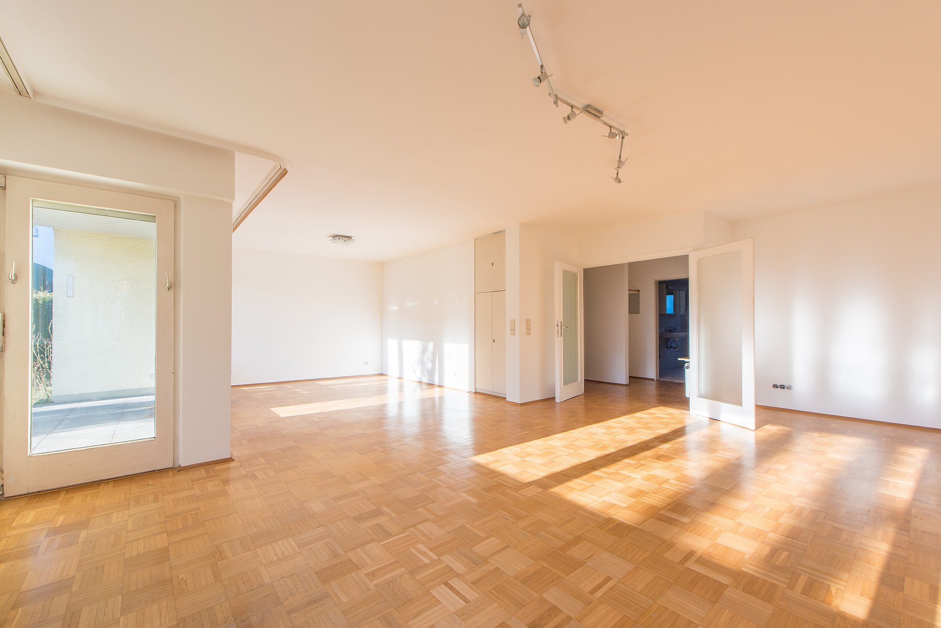 Frankfurt Sachsenhausen Gartenohnung, 2 Gärten, 2 Küchen, 4 echte Zimmer und 1 Preis in sehr guter Lage - Oliver Reifferscheid - Immobilienmakler Darmstadt