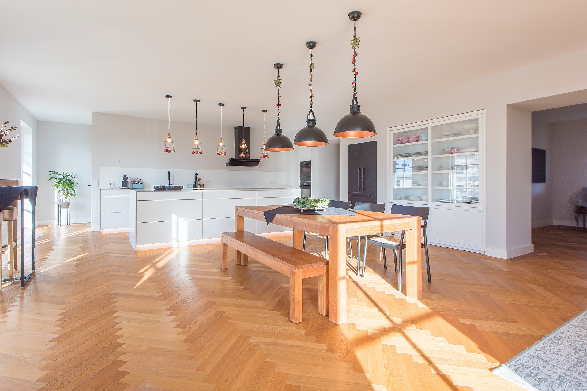 Griesheim Großartige, neuwertige und sehr effiziente Villa mit Wärmepumpen, vielen Zimmern, sowie hochwertiger Ausstattung, 6 Bäder  - Oliver Reifferscheid - Immobilienmakler Darmstadt