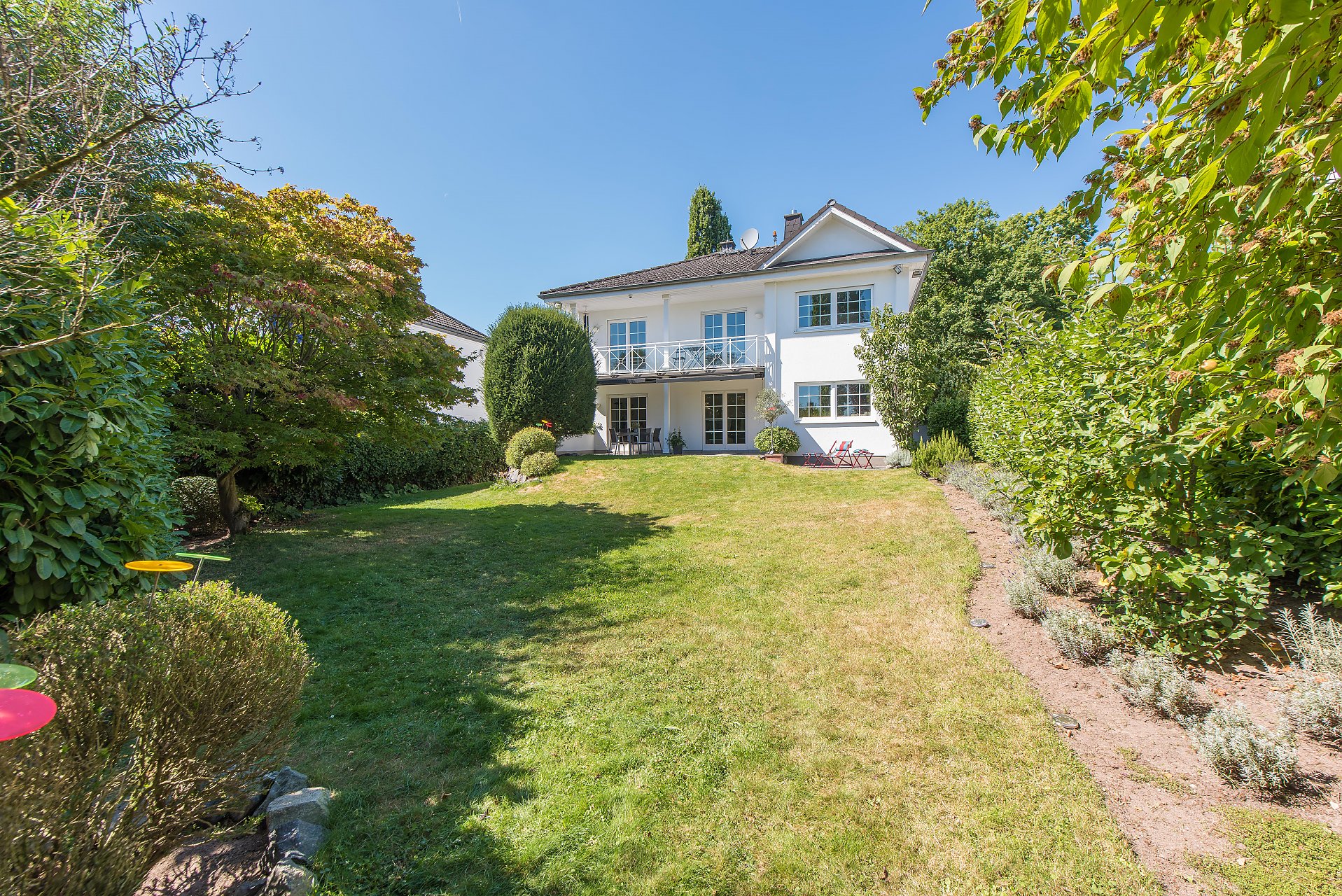 Dreieich - Götzenhain Wunderbare Einfamilienvilla, TOP gepflegt und modernisiert mit Südgrundstück und super Grundrissen - Oliver Reifferscheid - Immobilienmakler Darmstadt