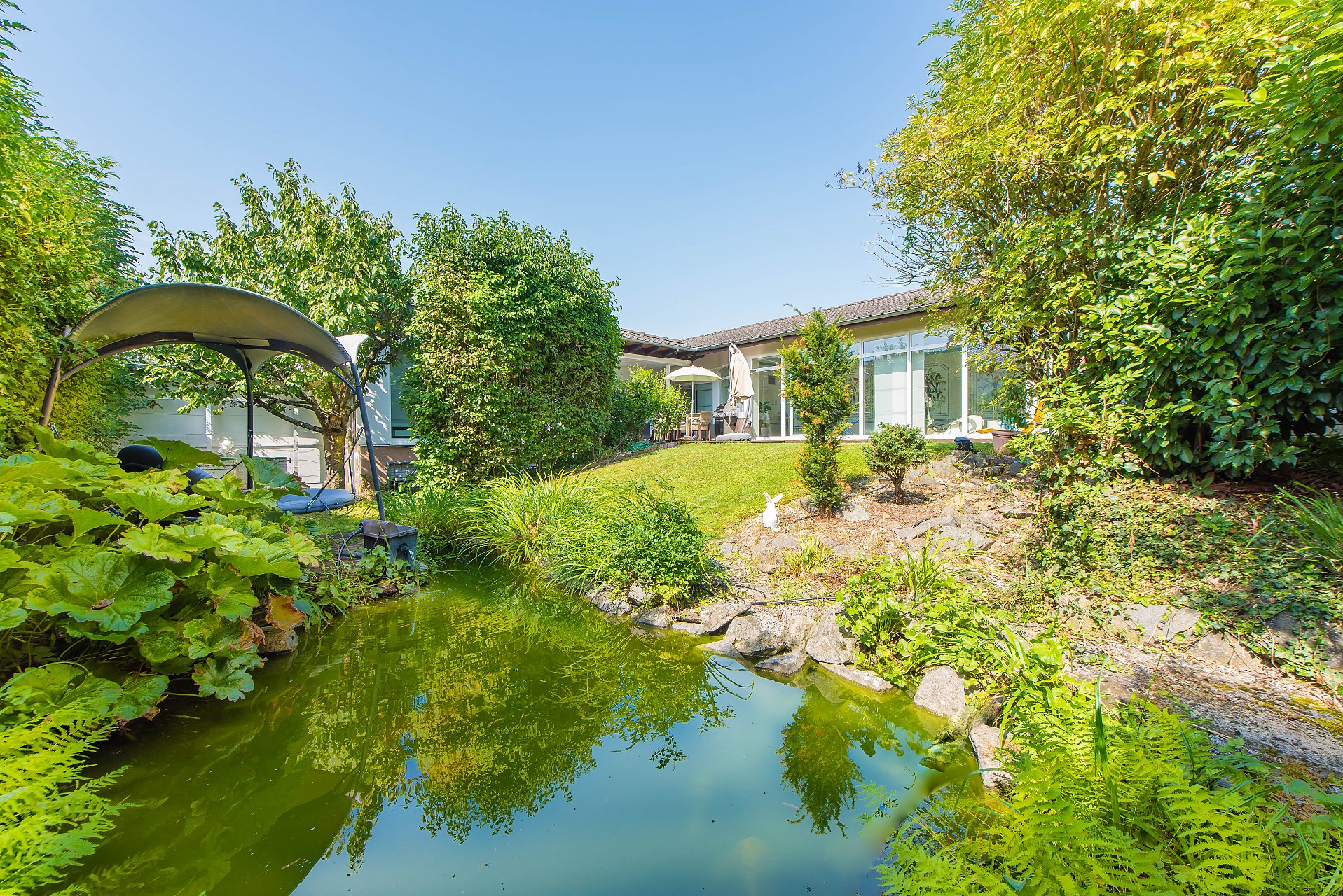 Einhausen Leben fast ohne Treppen im Winkelbungalow mit großer Schwimmhalle, Garten ohne Einblicke - Oliver Reifferscheid - Immobilienmakler Darmstadt