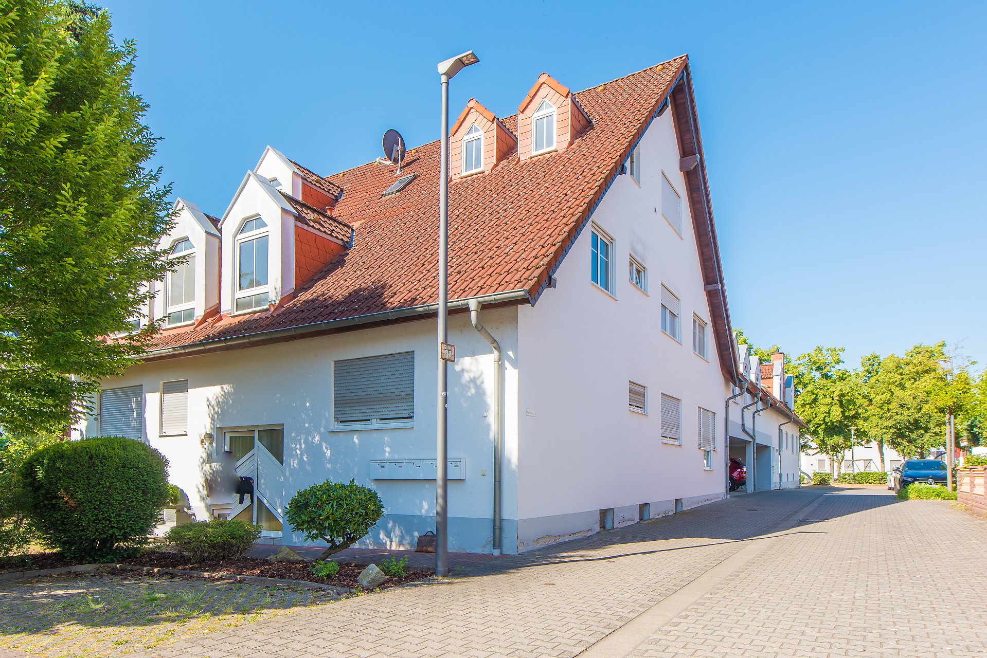 Griesheim Schnuckelige, helle, offene 3 Zimmer Dachgeschosswohnung mit 3 PKW-Stellplätzen - Oliver Reifferscheid - Immobilienmakler Darmstadt