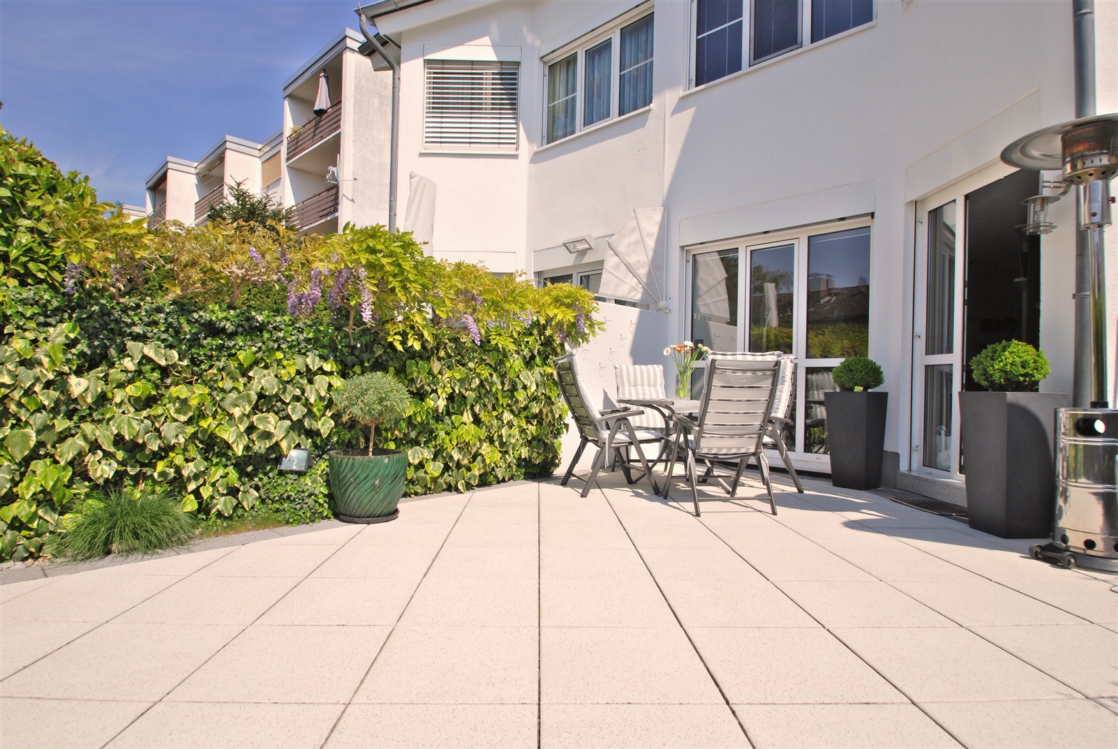 reihenhaus in seeheim: gartenterrasse mit westausrichtung - Oliver Reifferscheid - Immobilienmakler Darmstadt