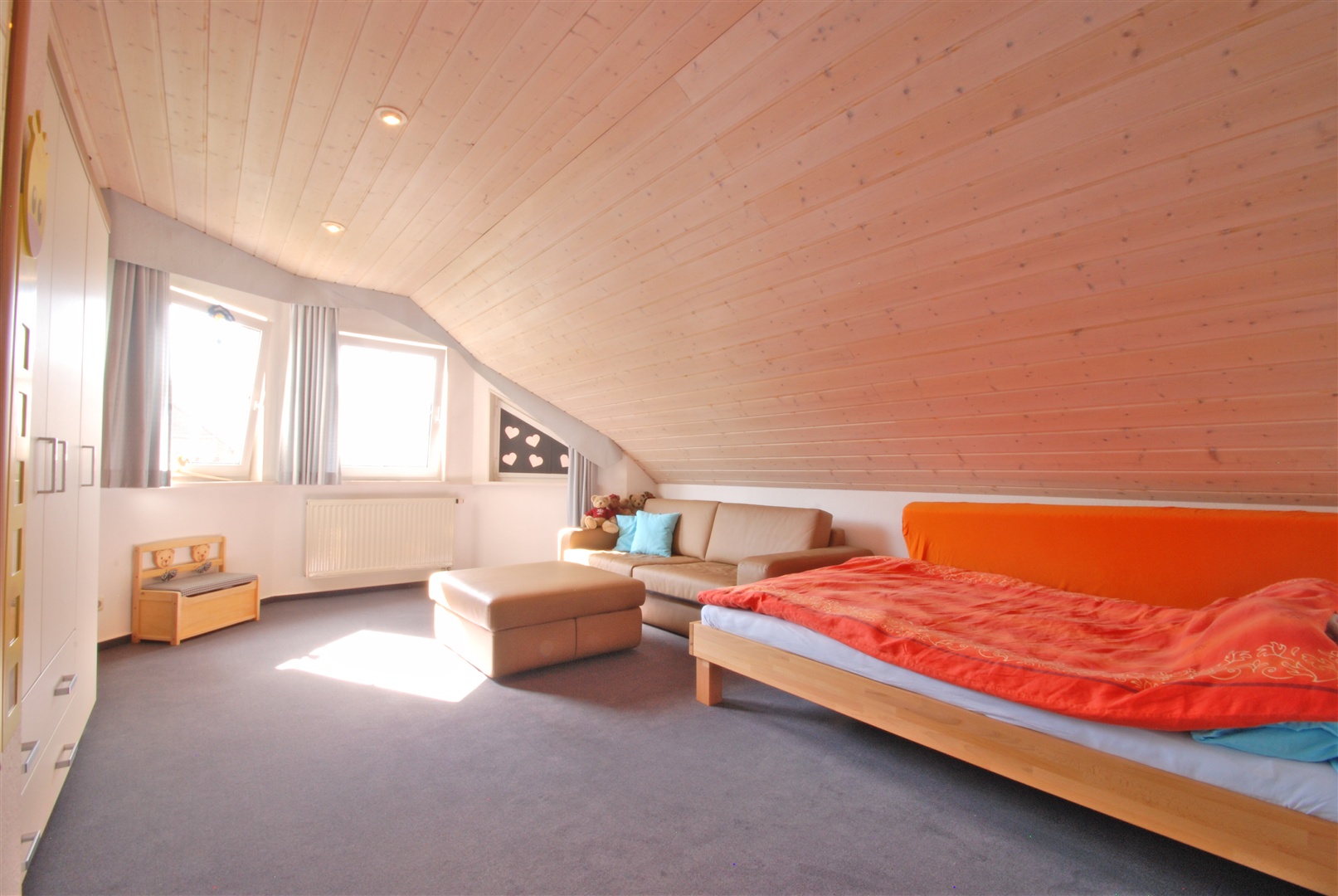 einfamilienhaus in weiterstadt: kinderschlafzimmer mit sonnenerker - Oliver Reifferscheid - Immobilienmakler Darmstadt