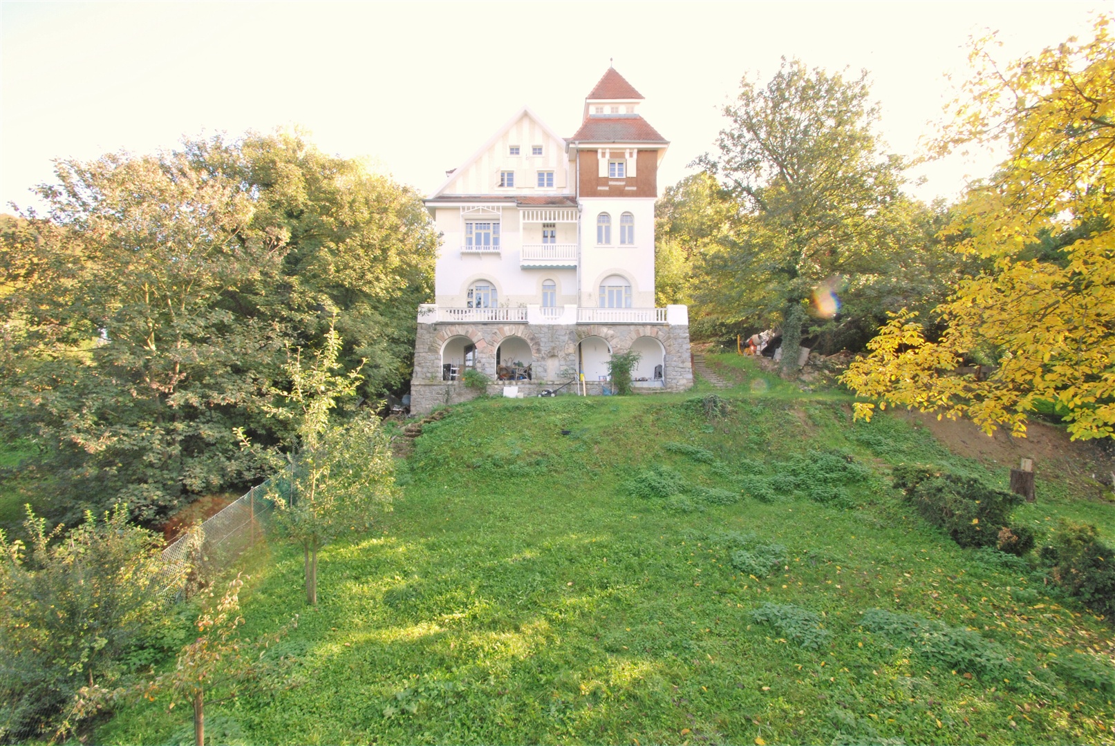 das hanggrundstück ist 