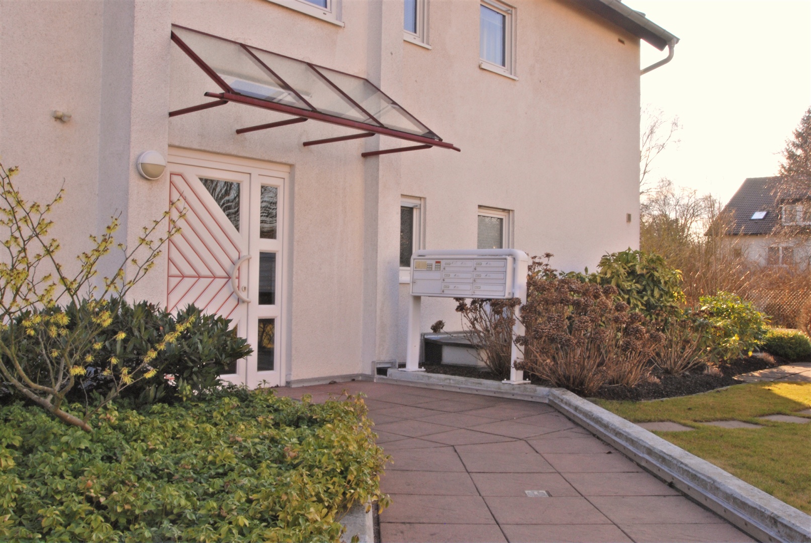 sehr gepflegte wohnanlage - Oliver Reifferscheid - Immobilienmakler Darmstadt