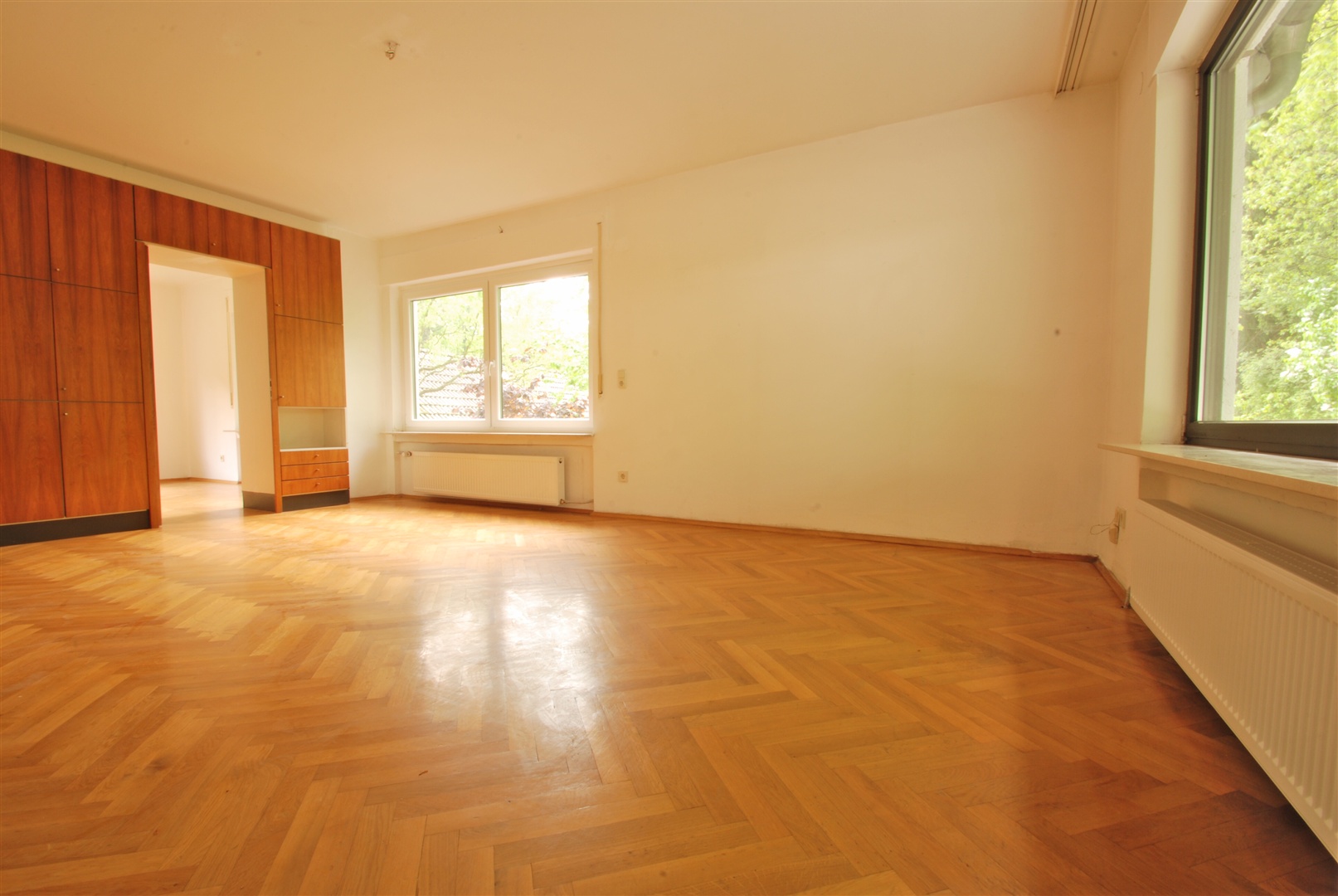 schlafzimmer mit fischgrätparkett - Oliver Reifferscheid - Immobilienmakler Darmstadt