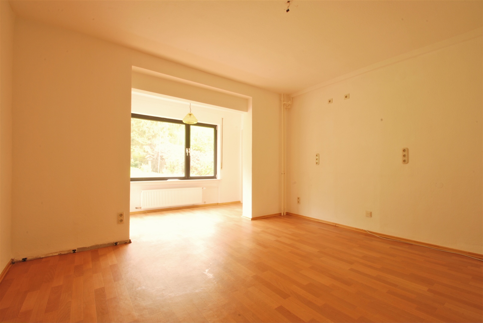 küchenraum im eg mit eigener eingangstür zur wohnung - Oliver Reifferscheid - Immobilienmakler Darmstadt