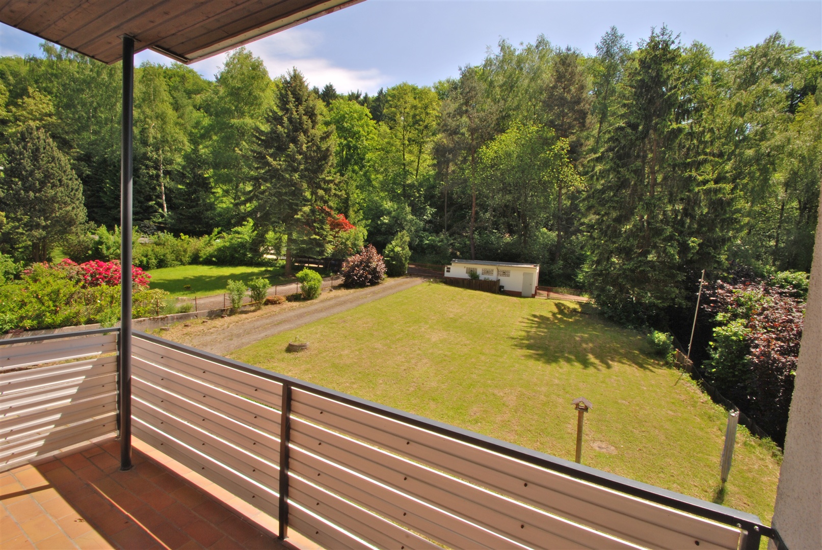 blick vom balkon in den garten - Oliver Reifferscheid - Immobilienmakler Darmstadt