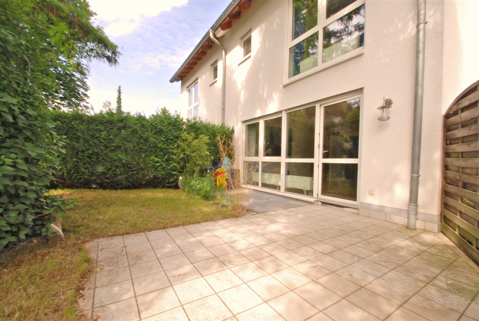 kleines gärtchen mit süd- westausrichtung - Oliver Reifferscheid - Immobilienmakler Darmstadt