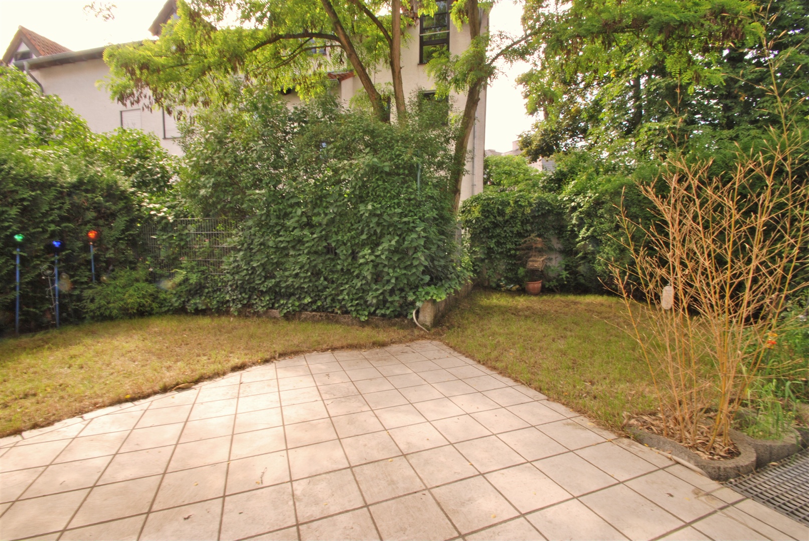 süd - westterrasse unmittelbar vor dem wohnraum - Oliver Reifferscheid - Immobilienmakler Darmstadt