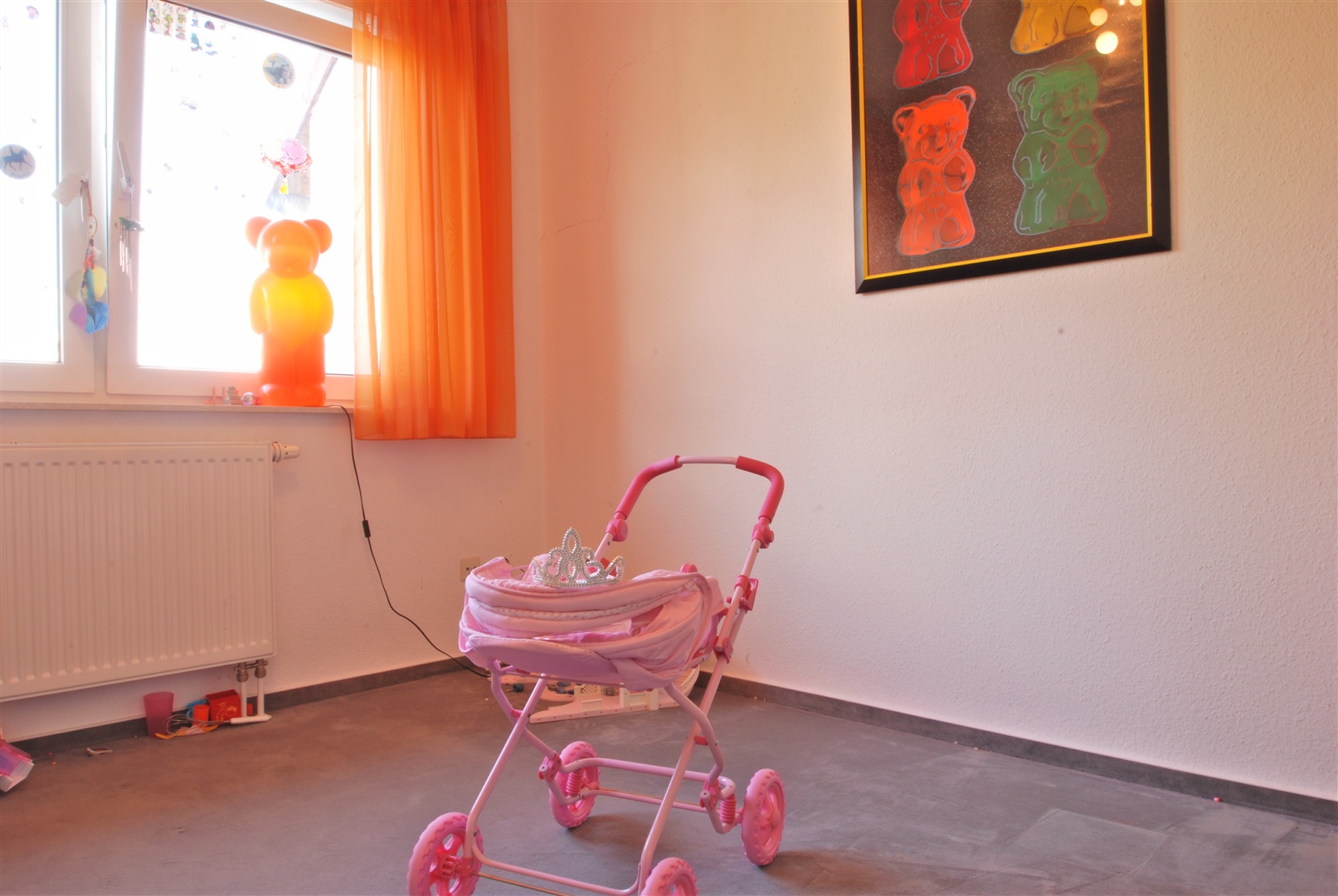 2. kinderzimmer mit hellgrauem teppichboden - Oliver Reifferscheid - Immobilienmakler Darmstadt