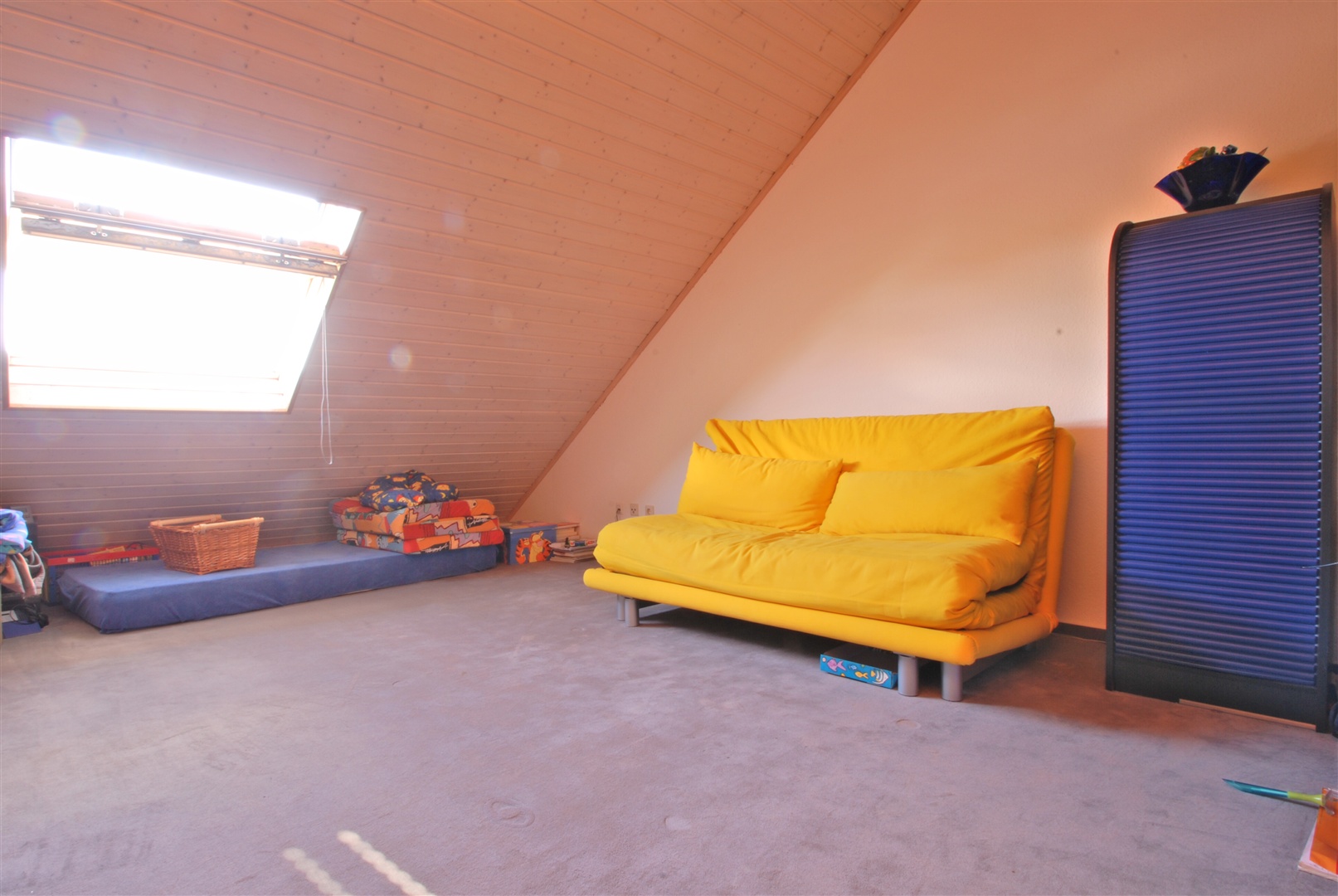 sehr großes elternschlafzimmer im dachgeschoß - Oliver Reifferscheid - Immobilienmakler Darmstadt