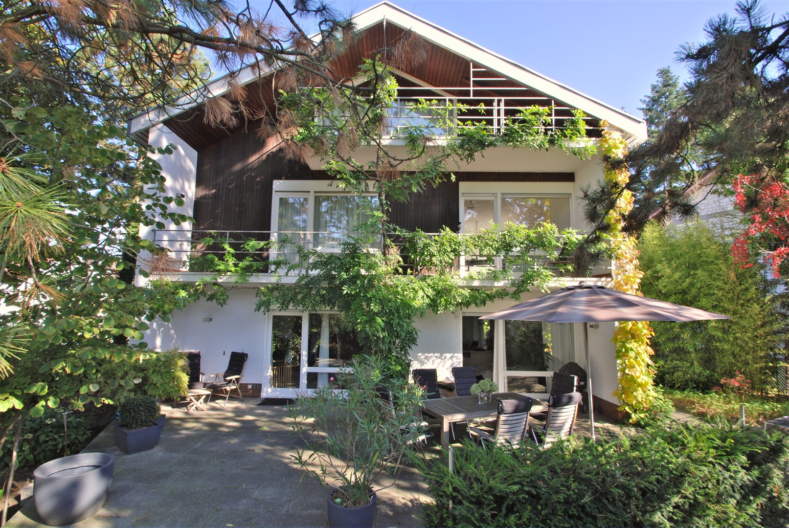 Großes Einfamlienhaus in Toplage, hochwertiges Beispiel gelungener 60er Jahre Architektur - Oliver Reifferscheid - Immobilienmakler Darmstadt