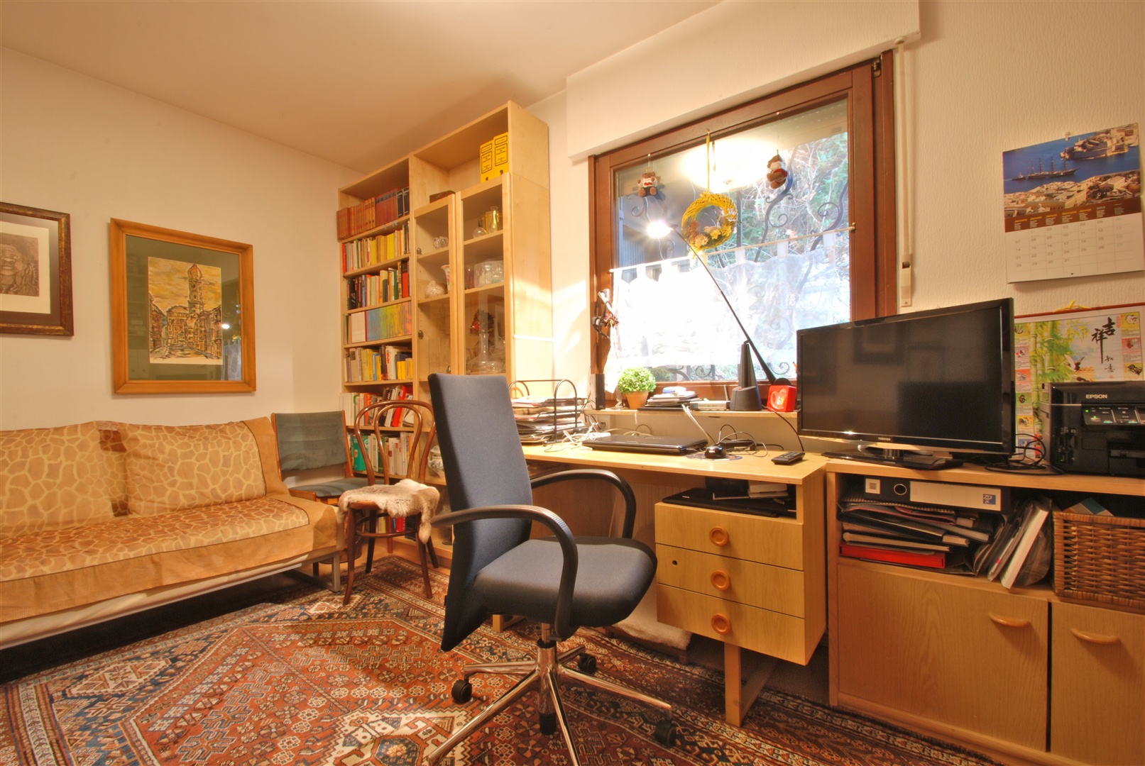 arbeits,- gästezimmer direkt neben dem hauptwohnraum. im raum ist fertigparkett (buche) verlegt - Oliver Reifferscheid - Immobilienmakler Darmstadt