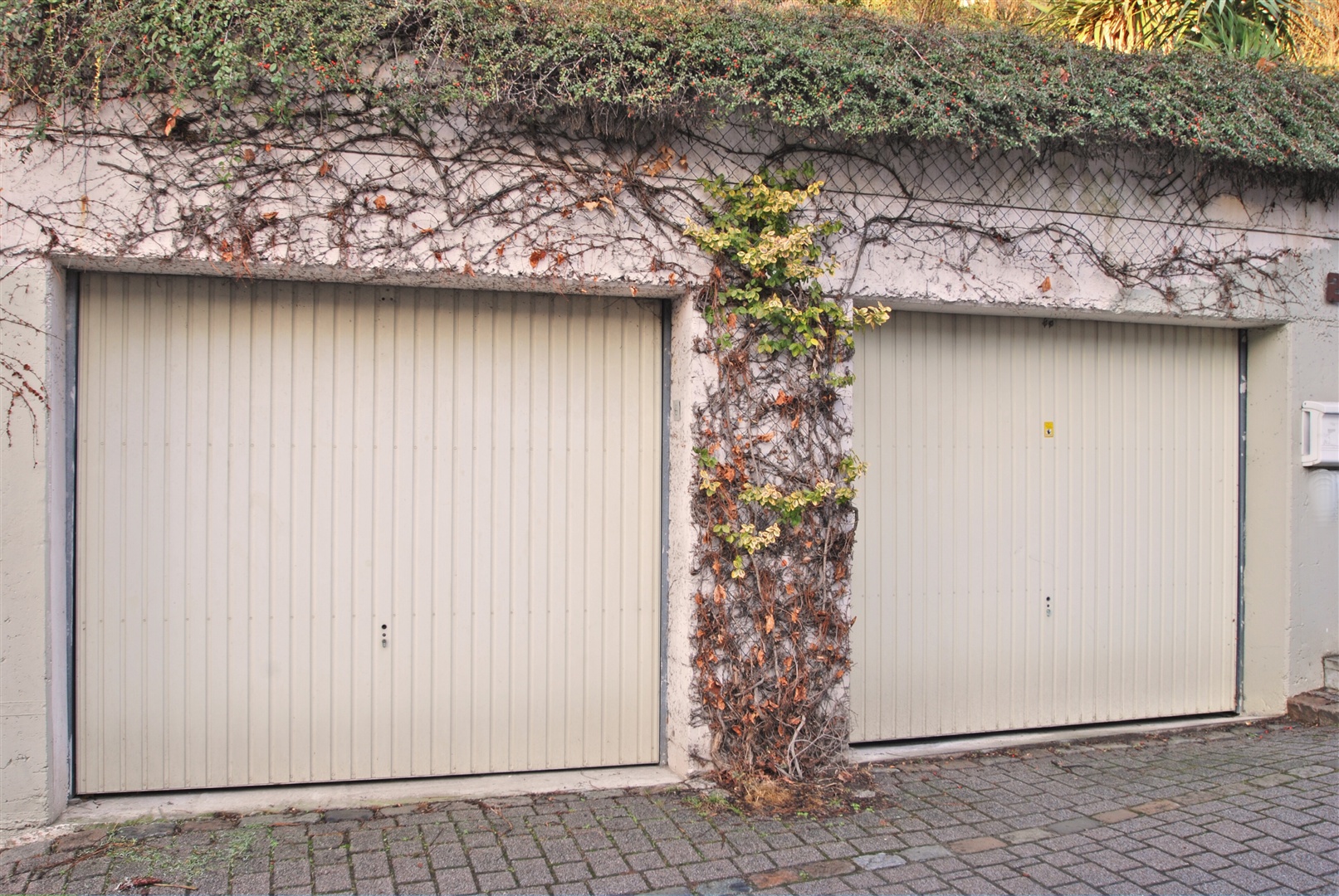ihre eigene, aufwendig gebaute garagenanlage für 2 pkw, besonders wichtig in dieser wohnlage - Oliver Reifferscheid - Immobilienmakler Darmstadt