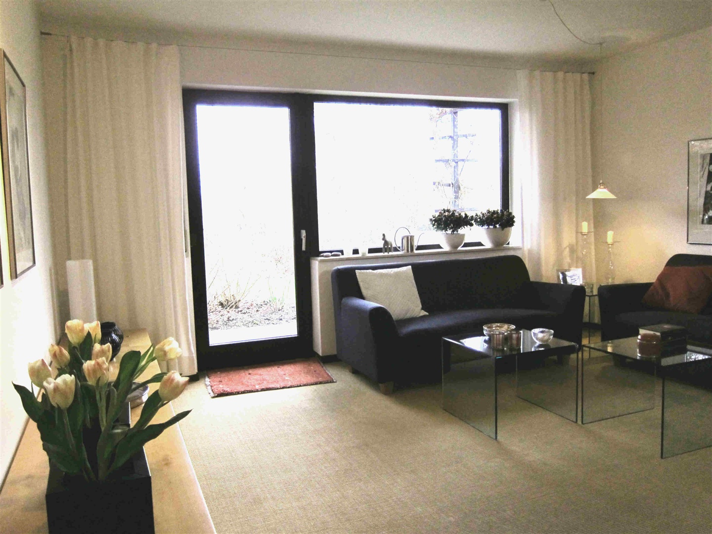 bild wurde vom verkäufer geliefert, so sieht der wohnraum mit möbeln aus - Oliver Reifferscheid - Immobilienmakler Darmstadt