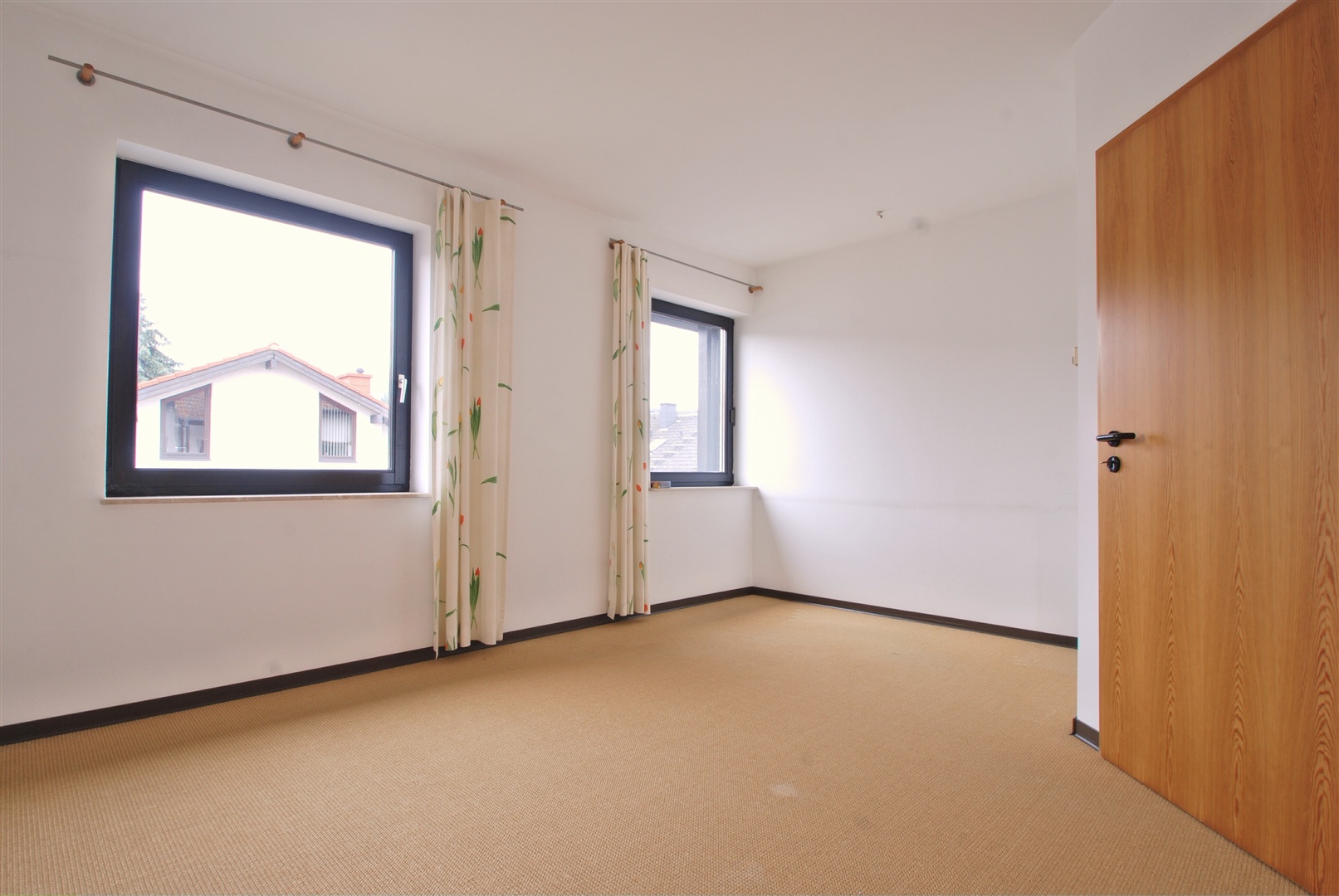 elternschlafzimmer im 1. og - Oliver Reifferscheid - Immobilienmakler Darmstadt