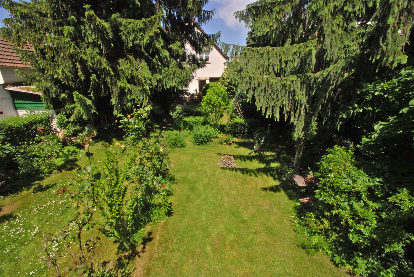 Der Südgarten von südlichsten Grundstücksteil aus gesehen. - Oliver Reifferscheid - Immobilienmakler Darmstadt