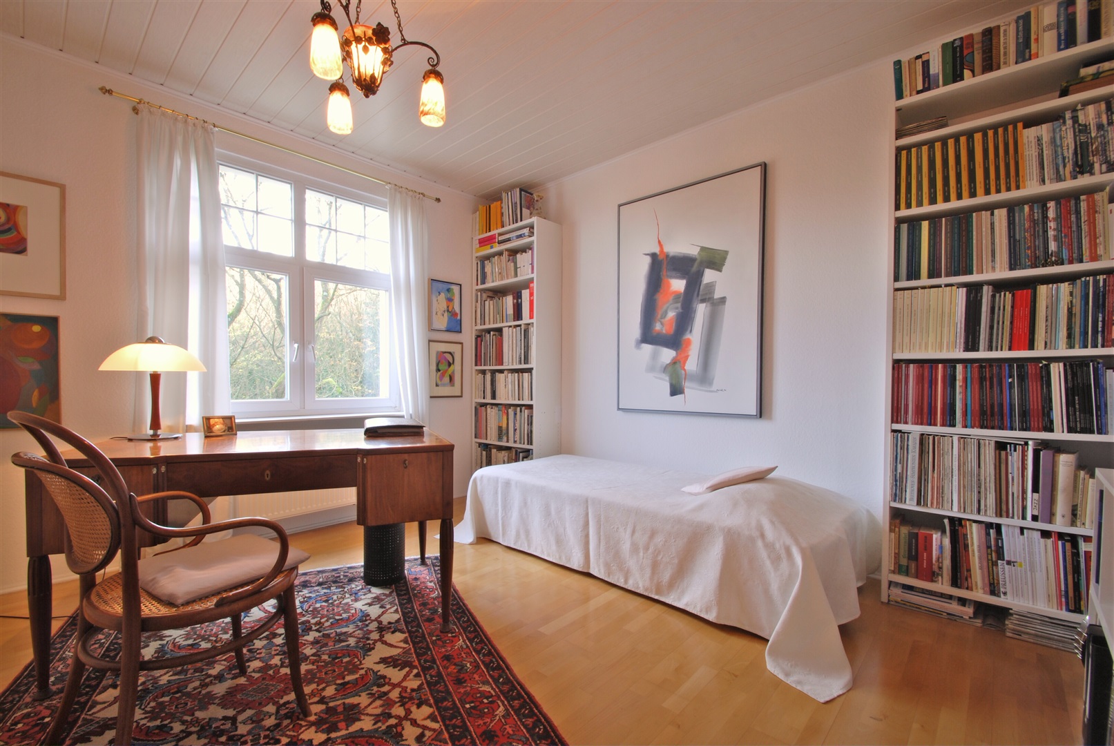 Zimmer 3. Der Raum wird aktuell als Büro und Bibliothek genutzt. - Oliver Reifferscheid - Immobilienmakler Darmstadt