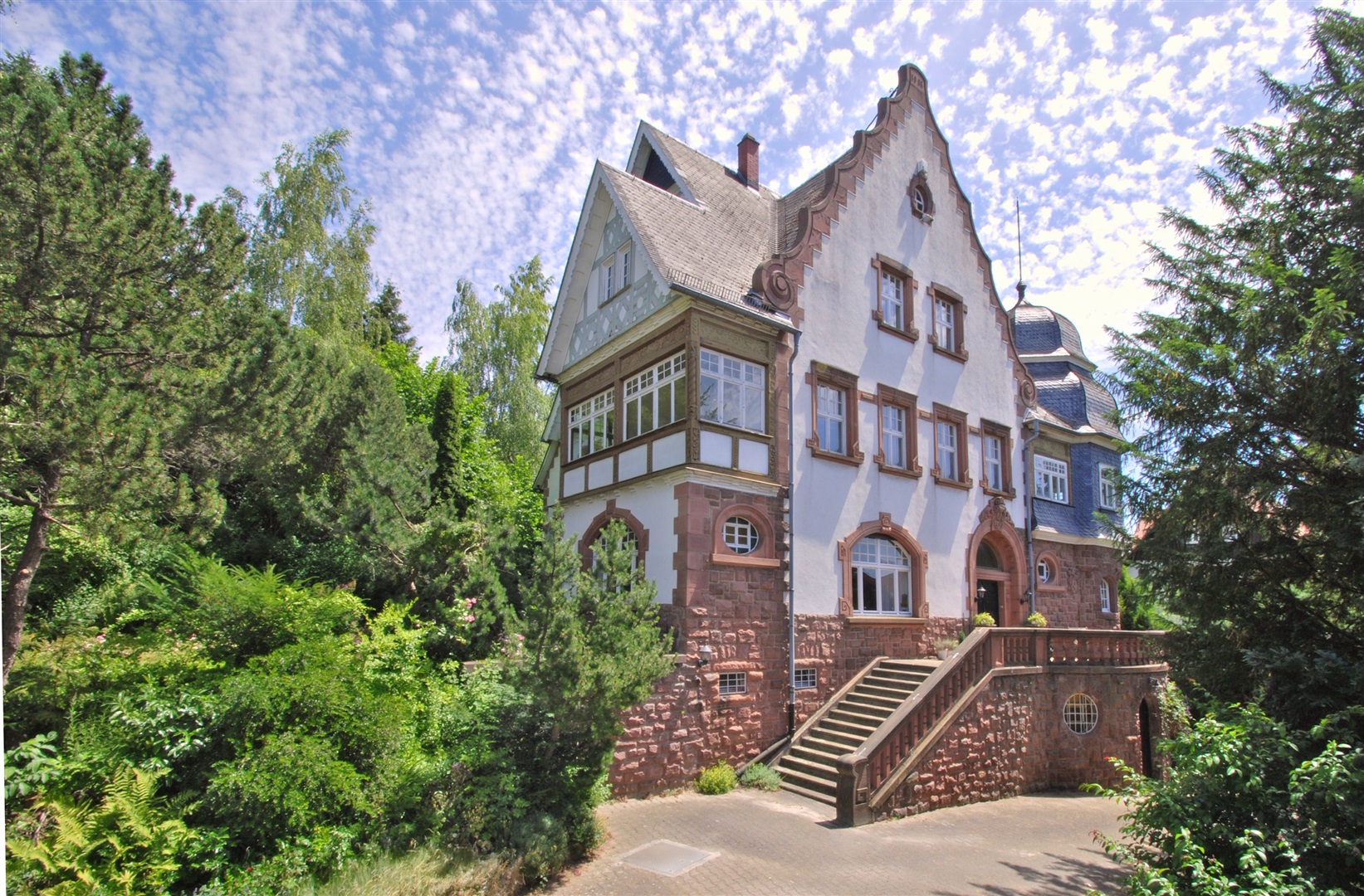 zur Bildergalerie - Groß-Umstadt, imposante Jugendstilvilla mit fantastischen Details - Exposé 1410