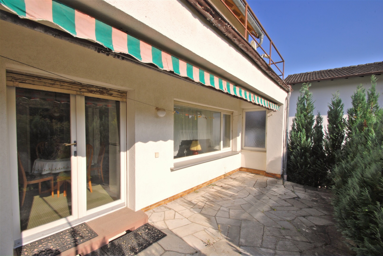 Die gleiche Terrasse von der anderen Seite aus gesehen - Oliver Reifferscheid - Immobilienmakler Darmstadt