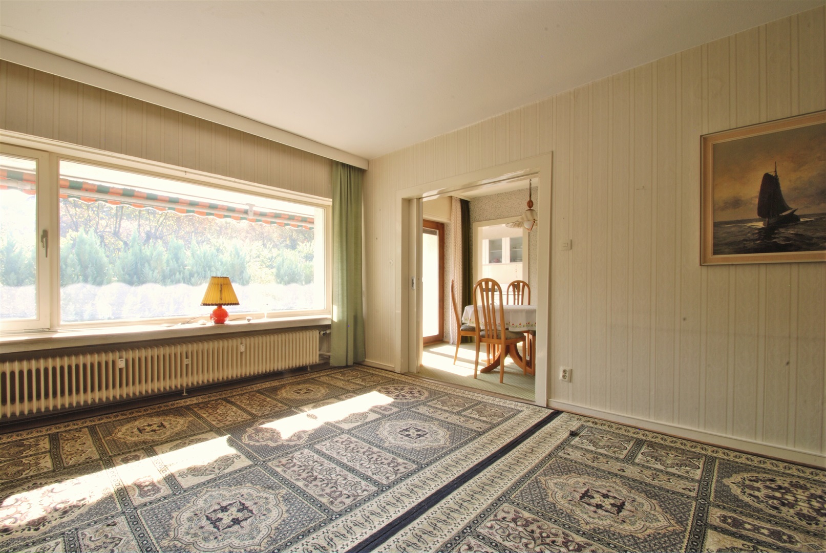 Hauptwohnraum mit Südfenster. Der Raum könnte Richtung 1. Schlafzimmer zu einem sehr großen Zimmer hin geöffnet werden - Oliver Reifferscheid - Immobilienmakler Darmstadt