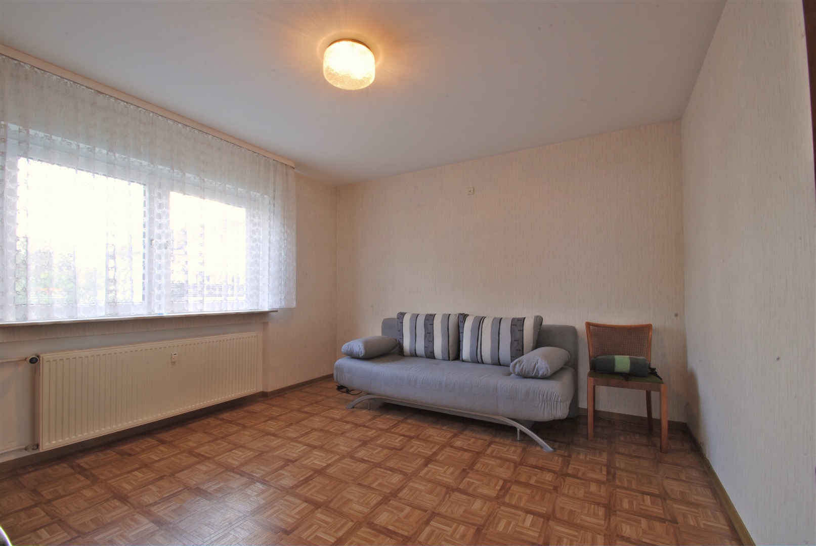 Schlafzimmer direkt an das Wohnzimmer und Badezimmer grenzend. Das Schlafzimmer liegt im Neubau von ca. 1991 - Oliver Reifferscheid - Immobilienmakler Darmstadt