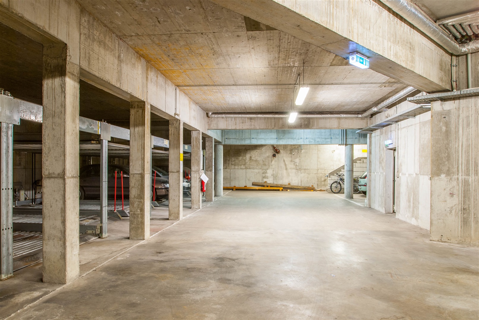Die Tiefgarage des Hauses wurde sehr, sehr aufwendig gestaltet und ist mit 22 Stellplätzen ausgestastett - Oliver Reifferscheid - Immobilienmakler Darmstadt