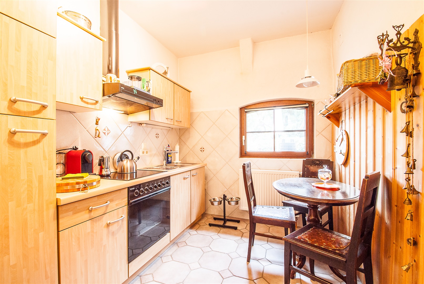 Die Einbauküche (Neupreis ca. 2.000,- €) der Wohnung 1 ist im Kaufpreis des Hofes enthalten - Oliver Reifferscheid - Immobilienmakler Darmstadt