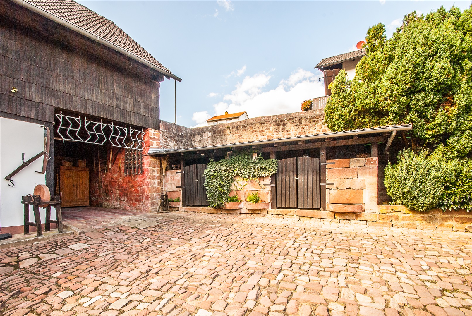 Garage und ehemaliger Schweinestall - Oliver Reifferscheid - Immobilienmakler Darmstadt