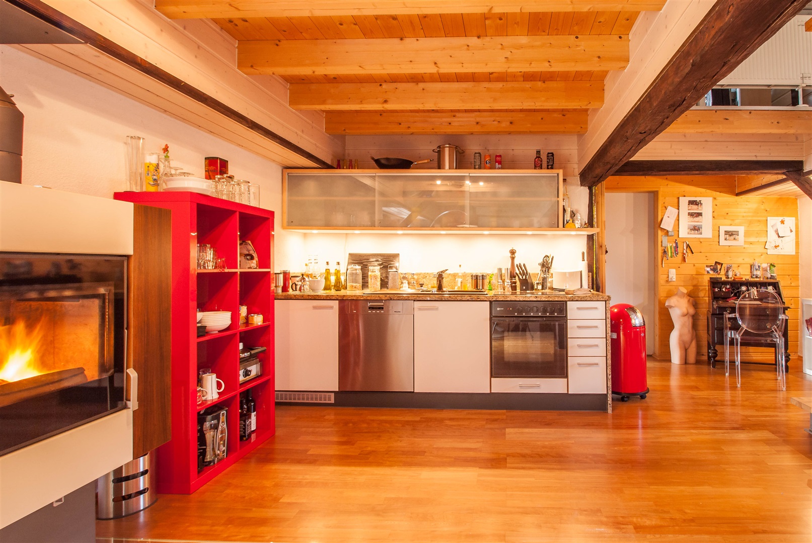 Die Einbauküche mit hochwertiger Granitarbeitsplatte ist im Kaufpreis des Hauses enthalten - Oliver Reifferscheid - Immobilienmakler Darmstadt