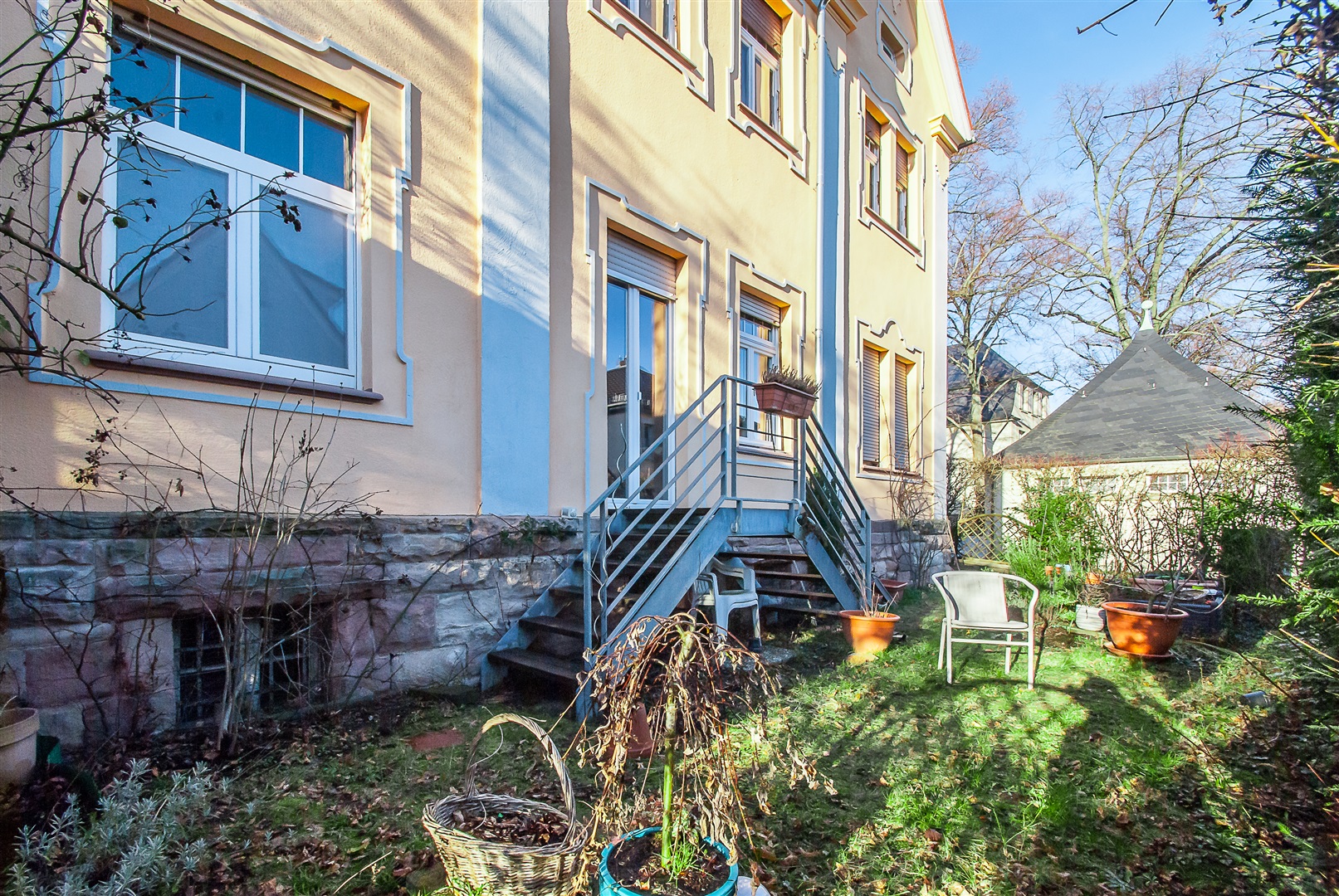 Ausgang in ihren eigenen Garten. - Oliver Reifferscheid - Immobilienmakler Darmstadt