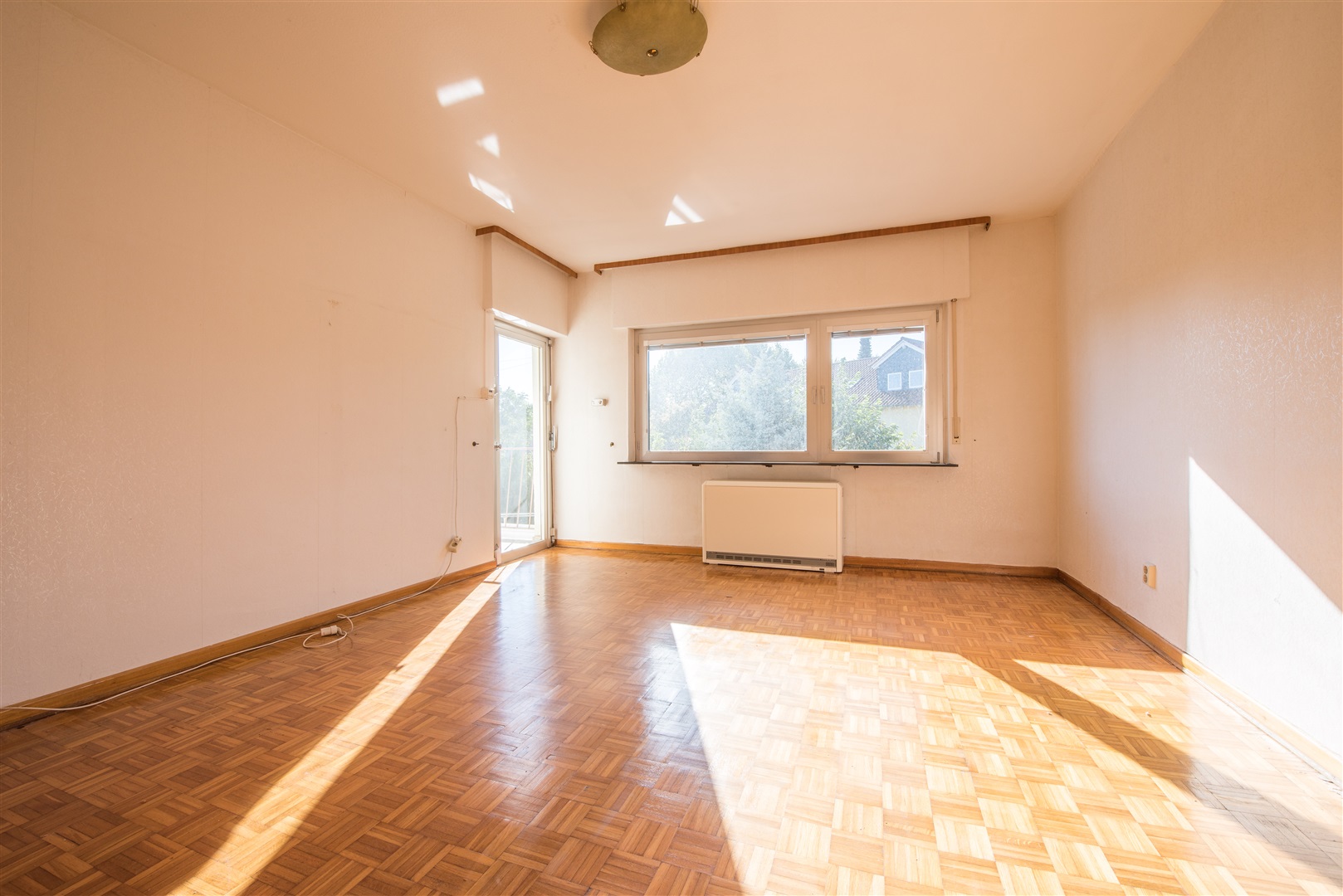 Hauptschlafzimmer der Eltern mit Zugang zum Südbalkon. - Oliver Reifferscheid - Immobilienmakler Darmstadt