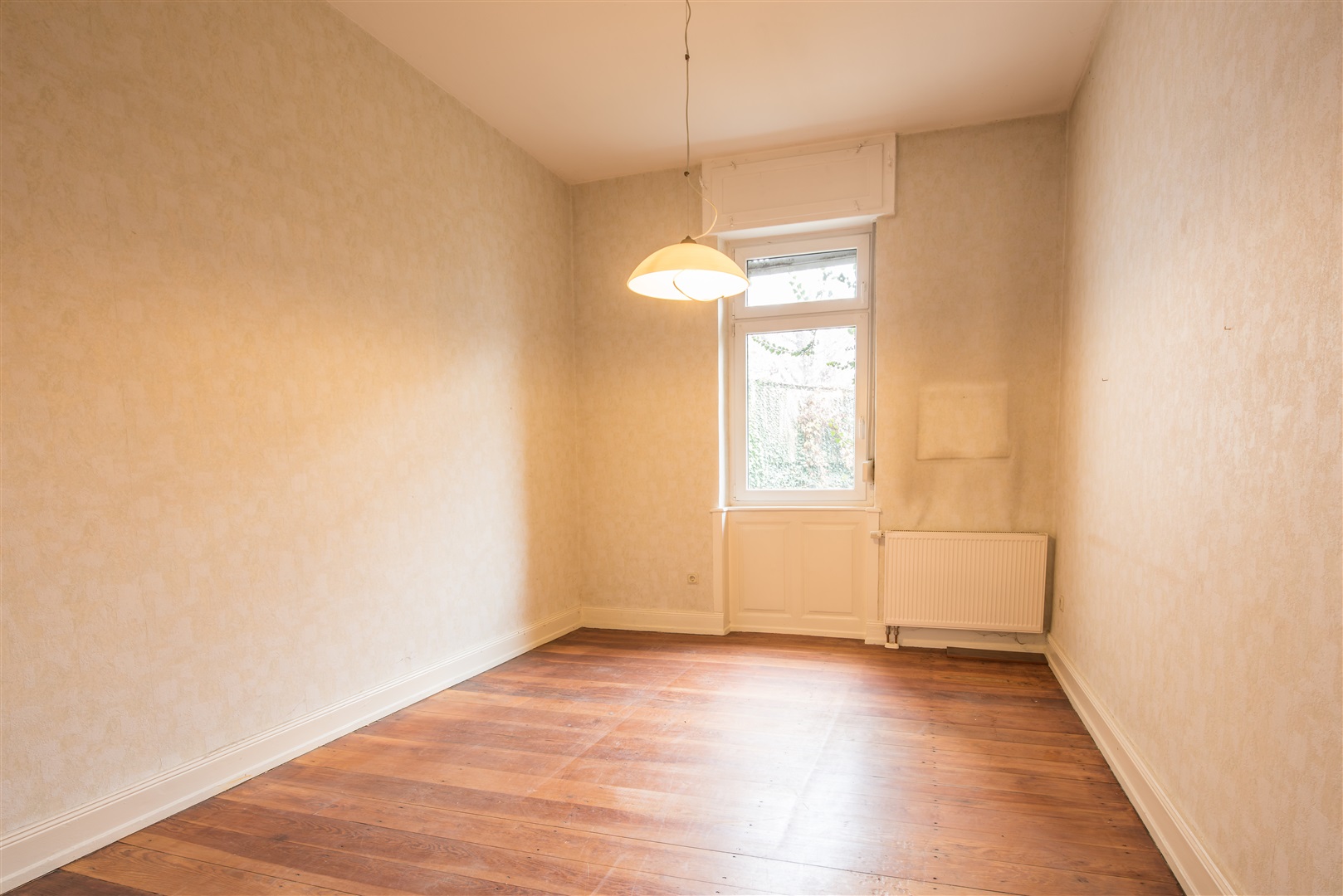 Das mittlere Zimmer im EG, Fenster zum Garten - Oliver Reifferscheid - Immobilienmakler Darmstadt