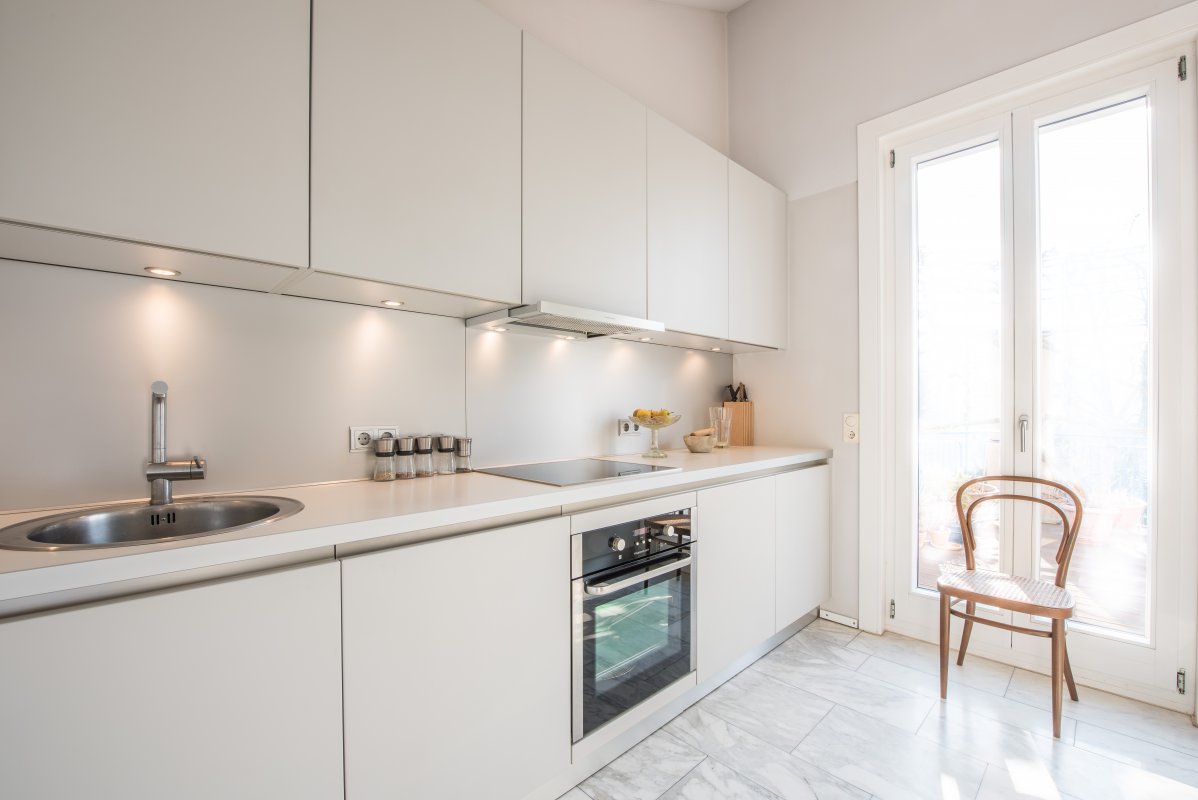 Moderne Einbauküche von Next - Oliver Reifferscheid - Immobilienmakler Darmstadt