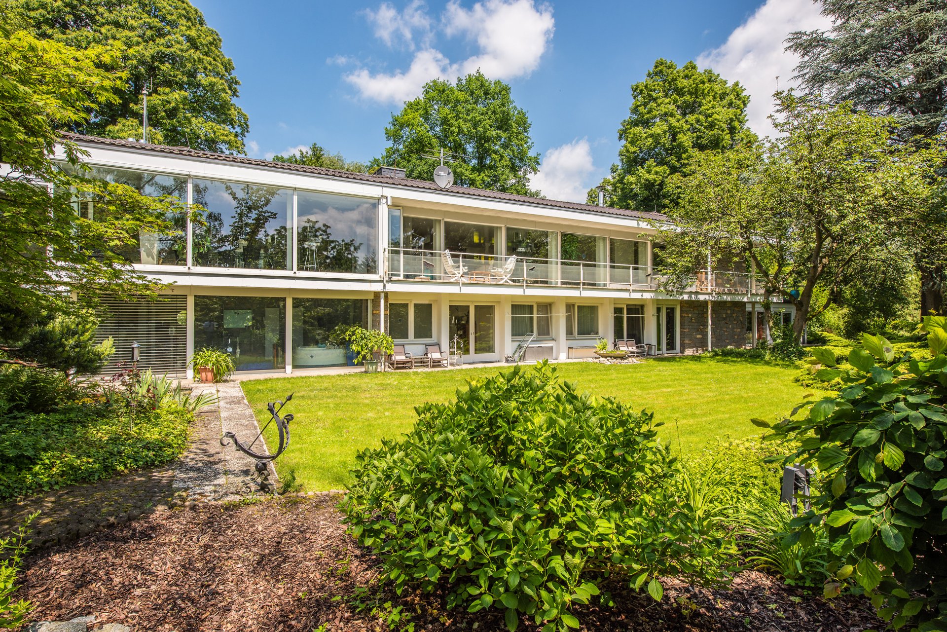 zur Bildergalerie Bensheim - Außergewöhnlich großzügige Villa im Parkgrundstück - Exposé 1610