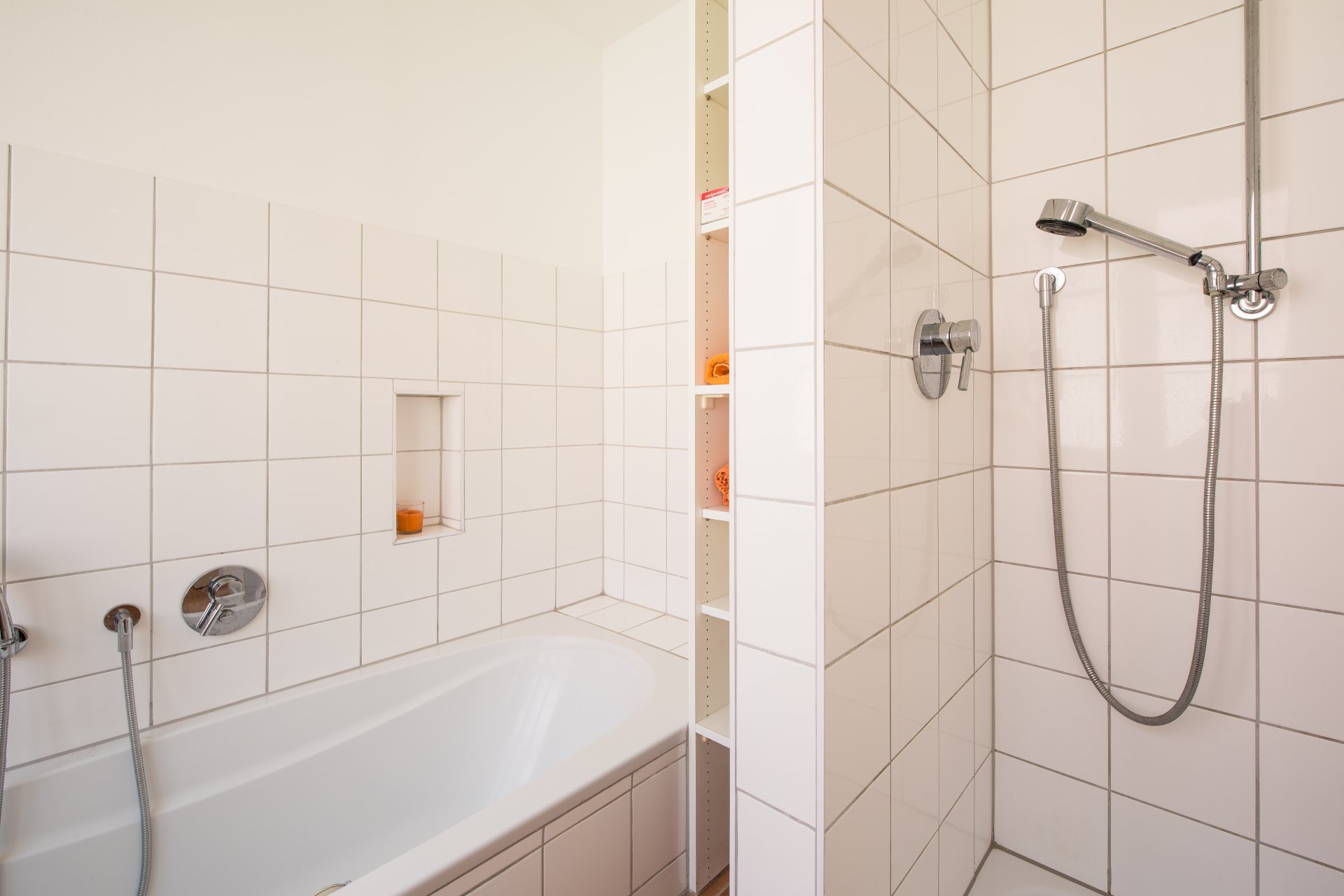 Badewanne und Dusche - Oliver Reifferscheid - Immobilienmakler Darmstadt