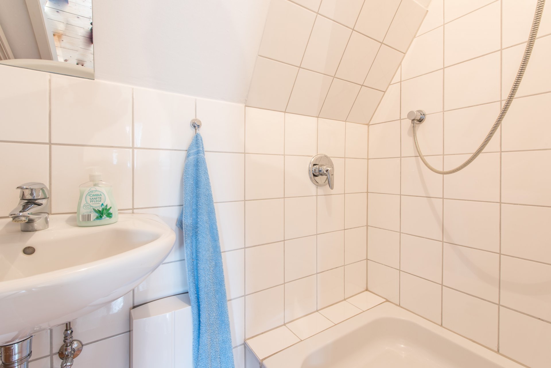 Klitzekleines Duschbad am Schlafzimmer - Oliver Reifferscheid - Immobilienmakler Darmstadt