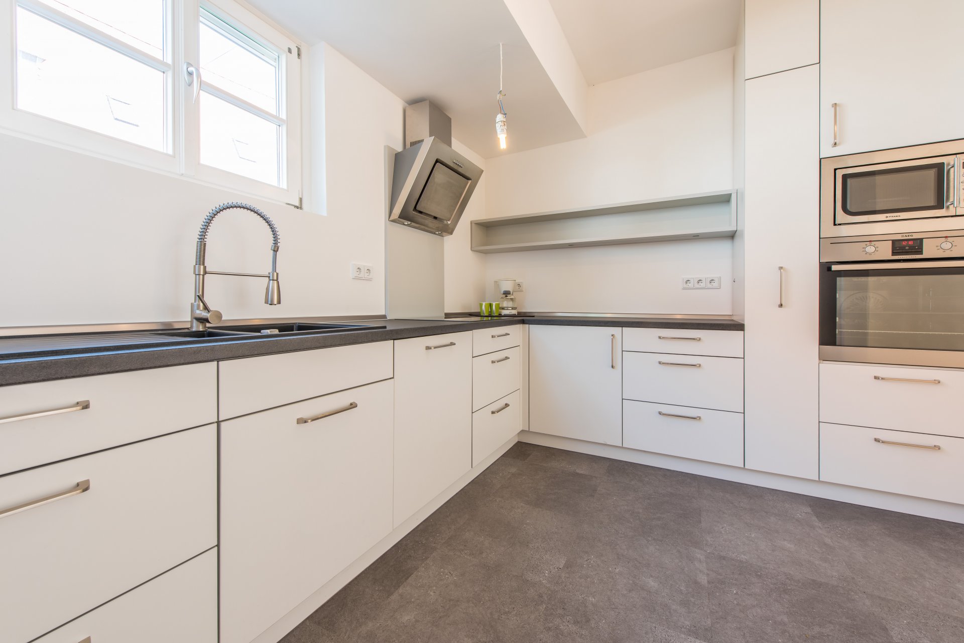 Spülmaschine, Backofen, Mikrowelle ... alles da - Oliver Reifferscheid - Immobilienmakler Darmstadt
