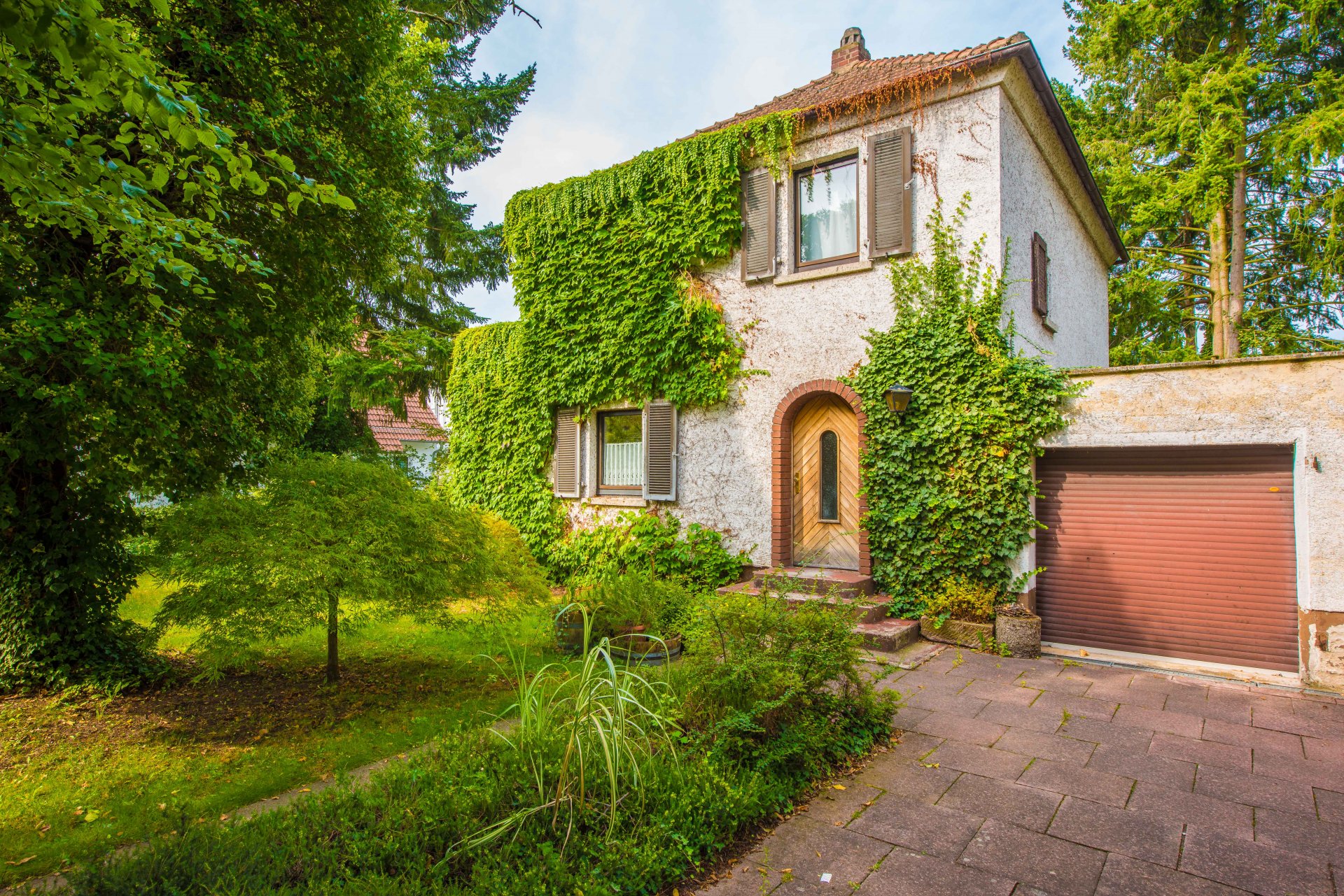 Kleine Garage am Haus - Oliver Reifferscheid - Immobilienmakler Darmstadt