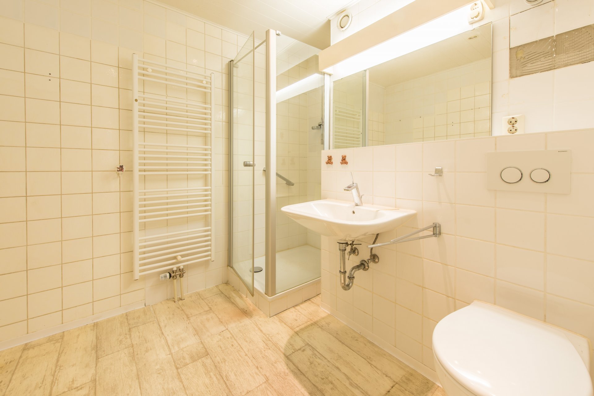 Das Bad wurde schon mal renoviert - Oliver Reifferscheid - Immobilienmakler Darmstadt