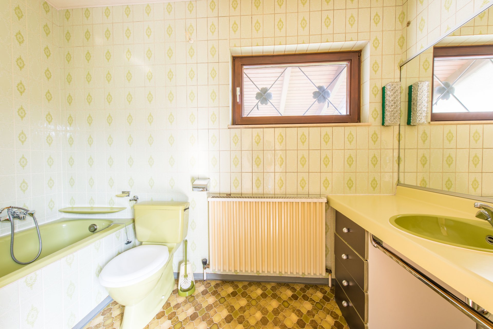 Das Hauptbad mit Wanne - Oliver Reifferscheid - Immobilienmakler Darmstadt