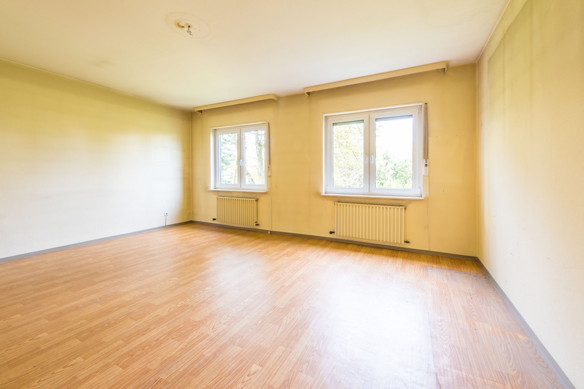 Großes, helles Schlafzimmer - Oliver Reifferscheid - Immobilienmakler Darmstadt