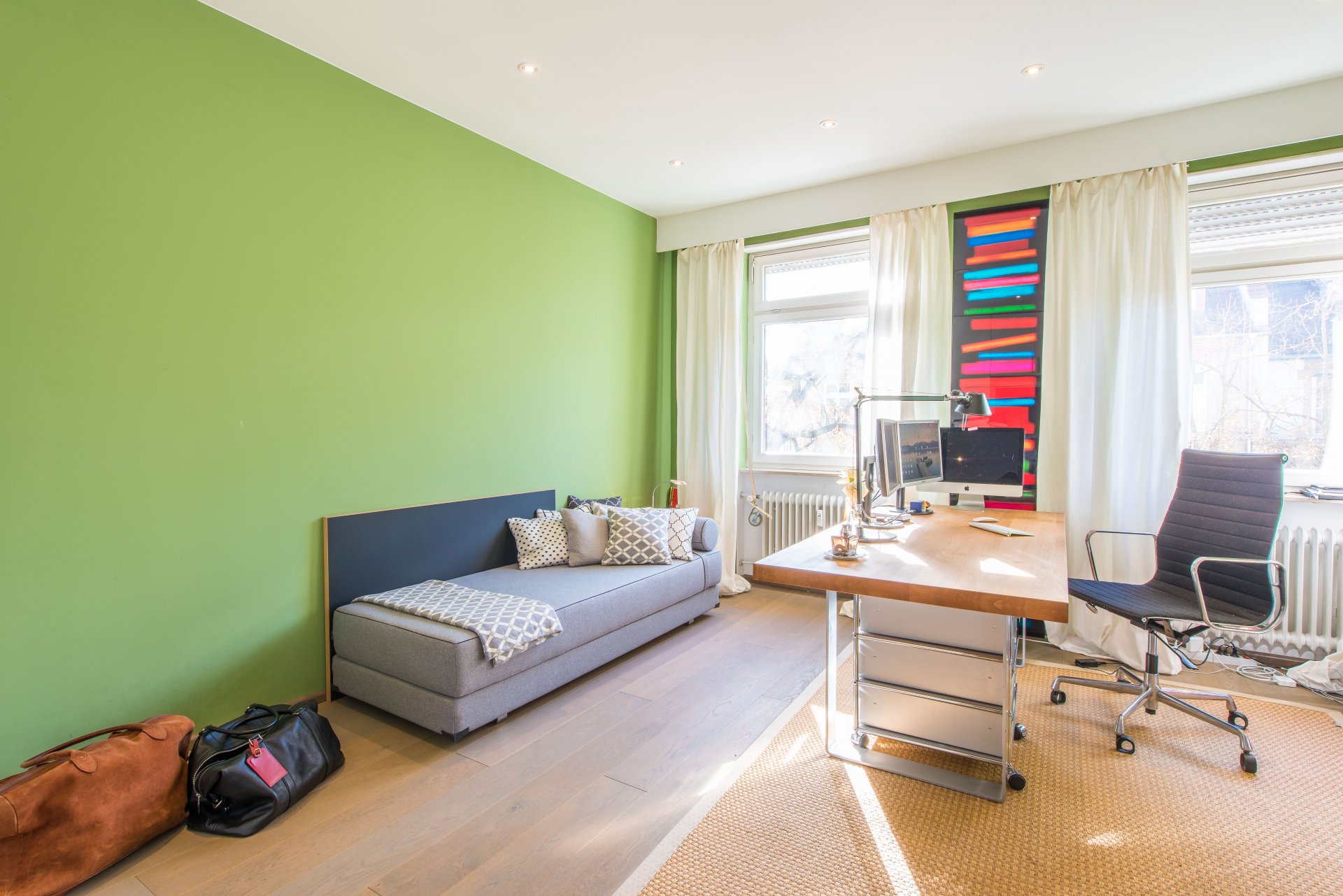 Büroraum mit großen Südfenstern und Eichenpakett - Oliver Reifferscheid - Immobilienmakler Darmstadt