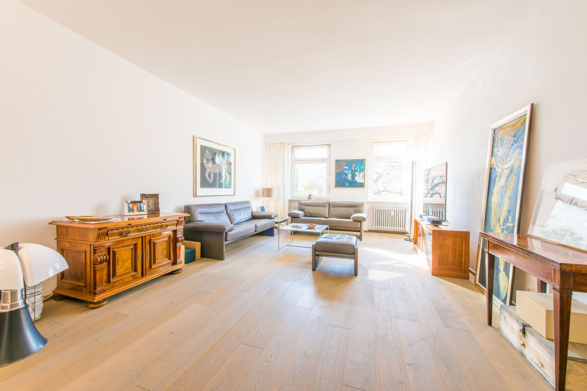Sämtliche Räume der Wohnung sind mit geöltem Eichenparkett Typ Landhausdiele ausgelegt - Oliver Reifferscheid - Immobilienmakler Darmstadt
