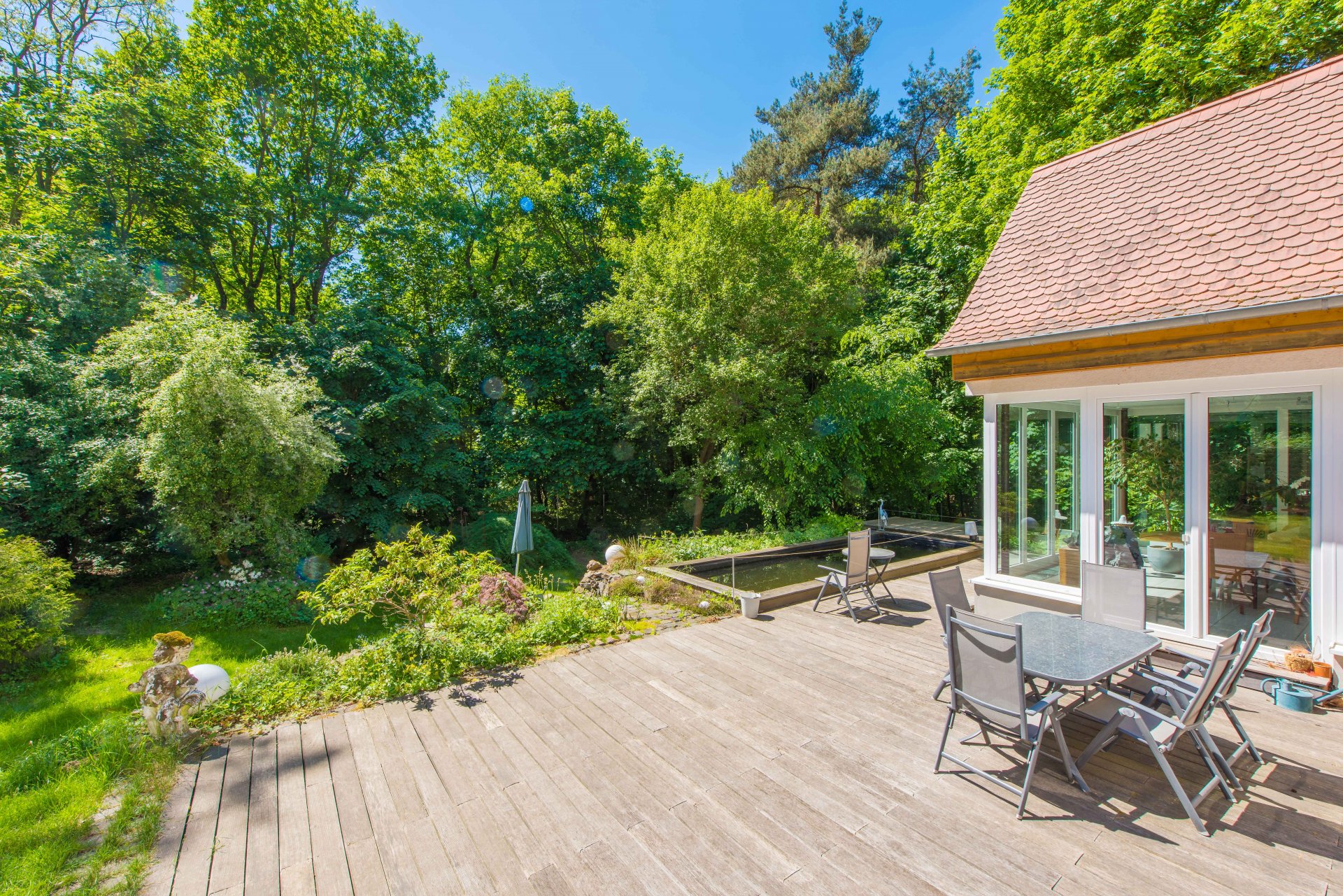 Bangkirai Terrasse mit Südausrichtung - Oliver Reifferscheid - Immobilienmakler Darmstadt